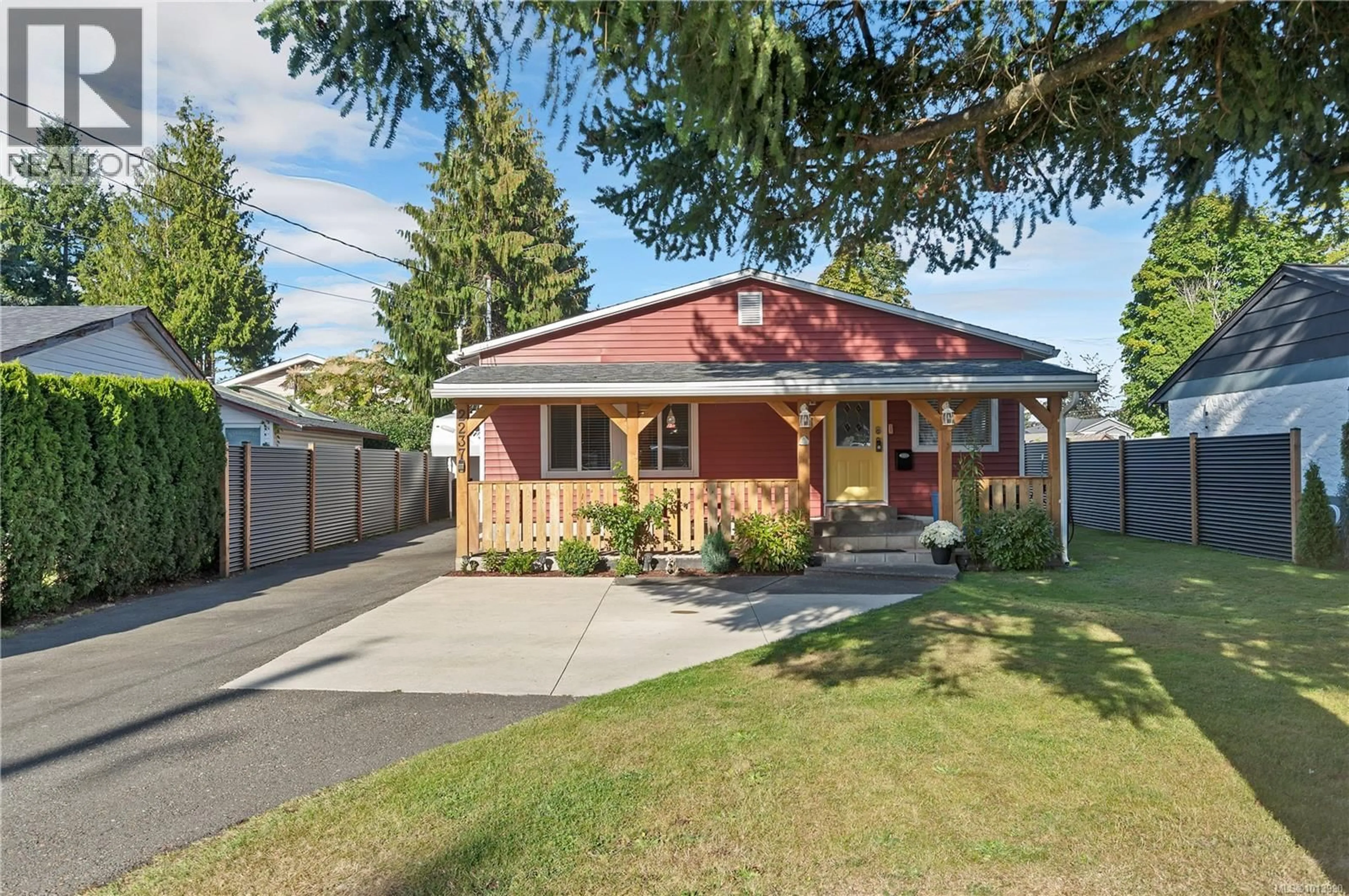 Home with vinyl exterior material, street for 2237 EARDLEY ROAD, Campbell River British Columbia V9W1L8