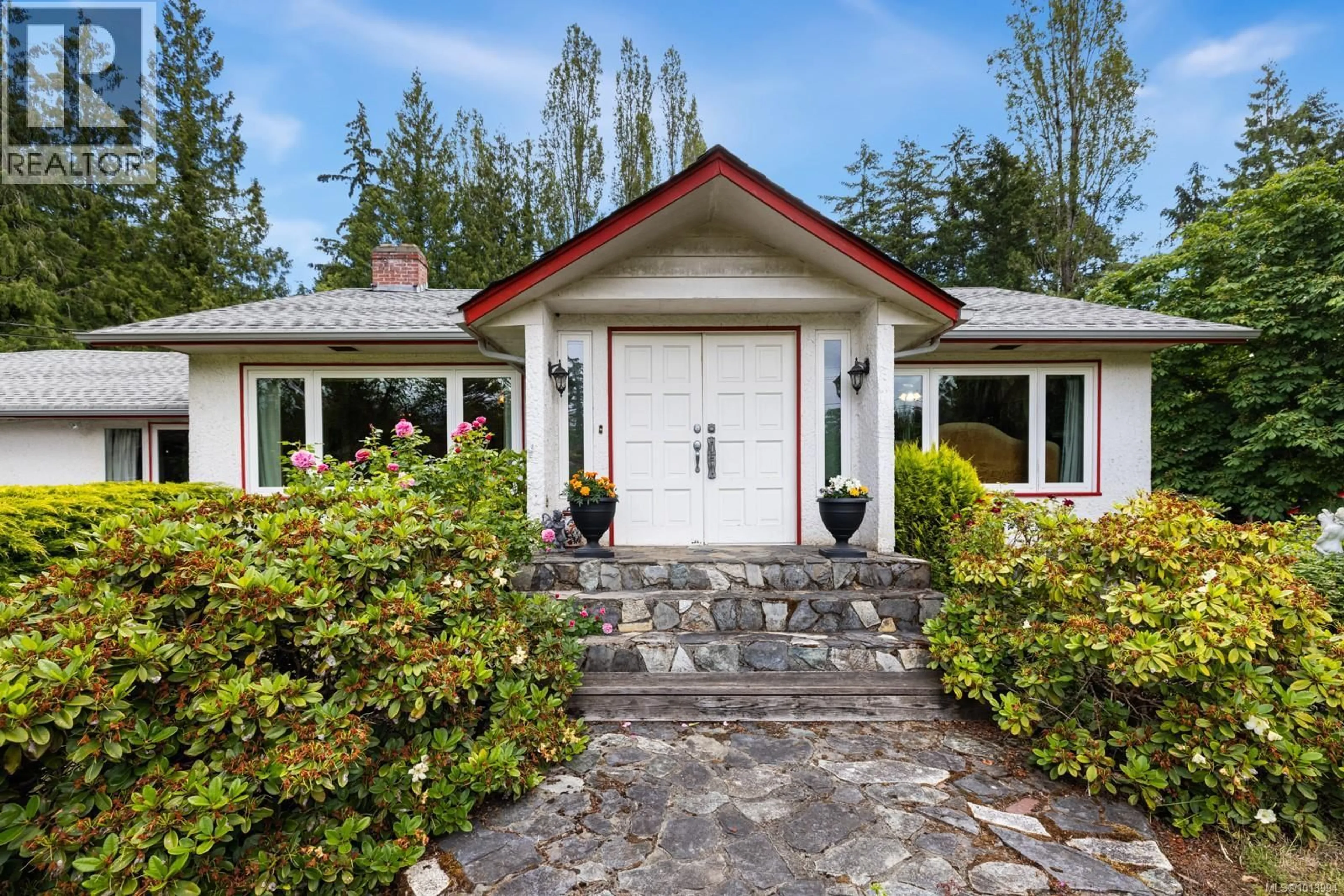 Home with vinyl exterior material, street for 3367 TRANS CANADA HIGHWAY, Cobble Hill British Columbia V0R1L7