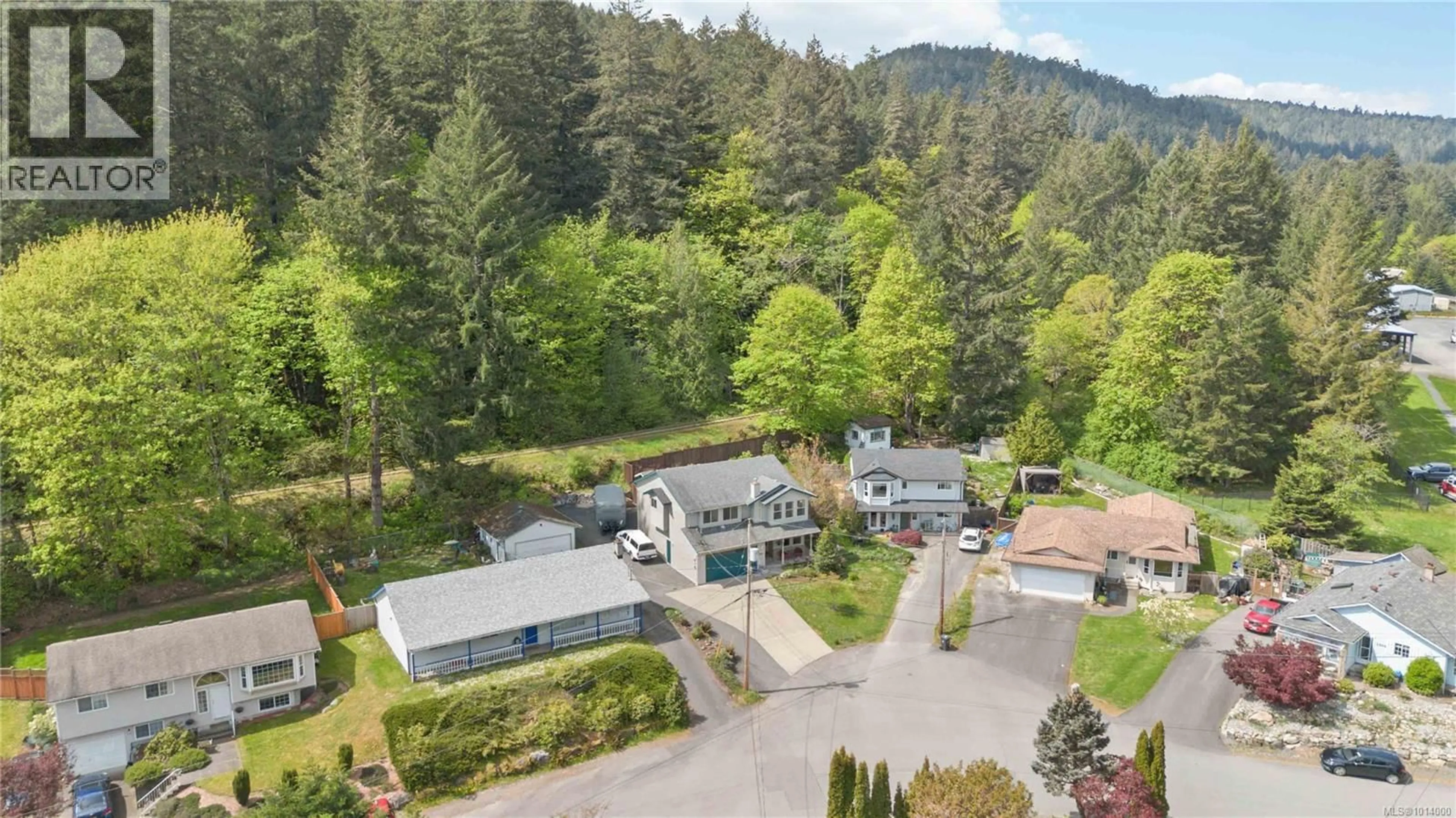 A pic from outside/outdoor area/front of a property/back of a property/a pic from drone, unknown for 2914 PALSSON PLACE, Langford British Columbia V9B5S8