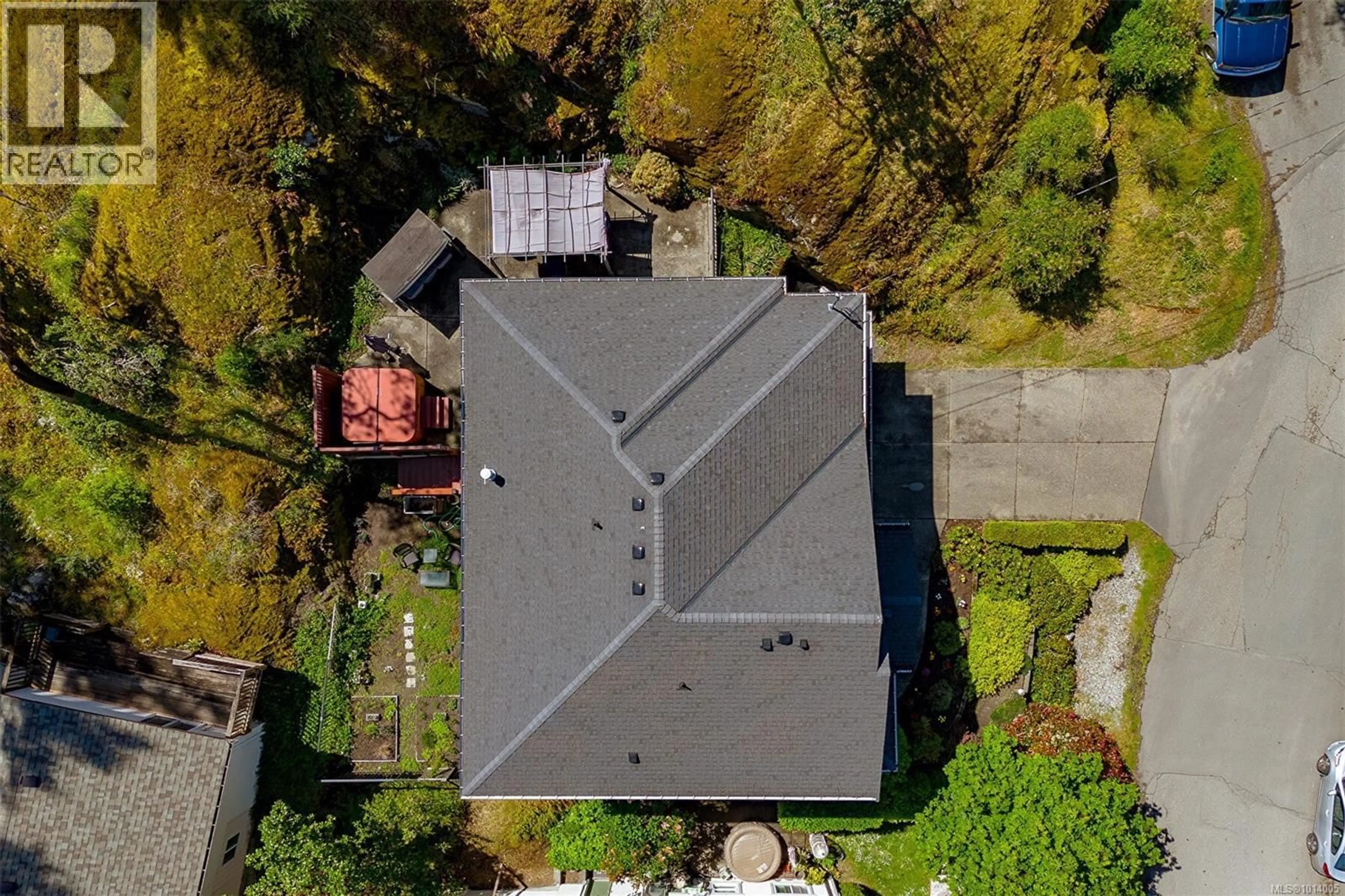 A pic from outside/outdoor area/front of a property/back of a property/a pic from drone, street for 101 DORVAL PLACE, Langford British Columbia V9B5A7