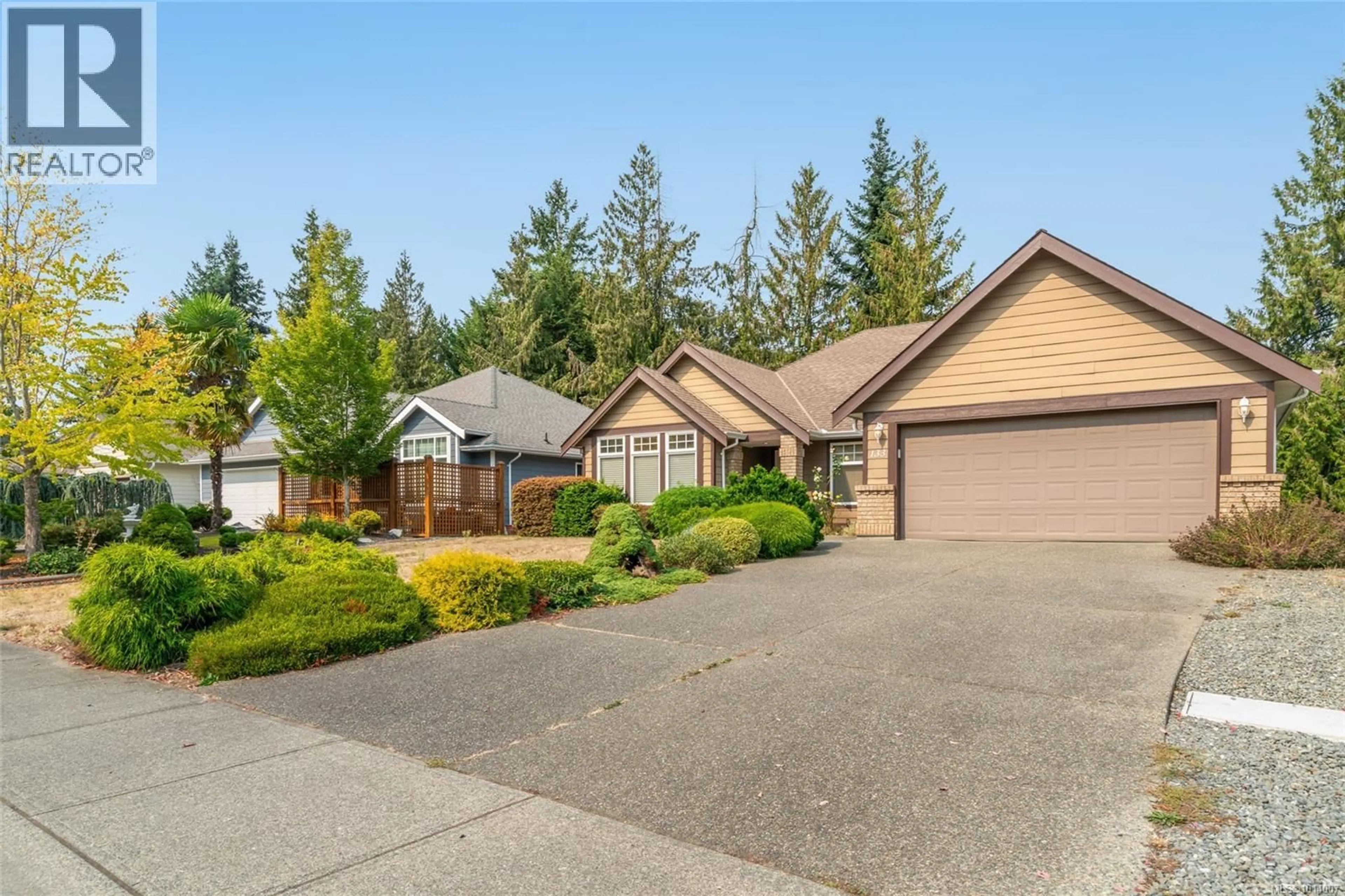 Home with vinyl exterior material, street for 133 HAMILTON AVENUE, Parksville British Columbia V9P2W4
