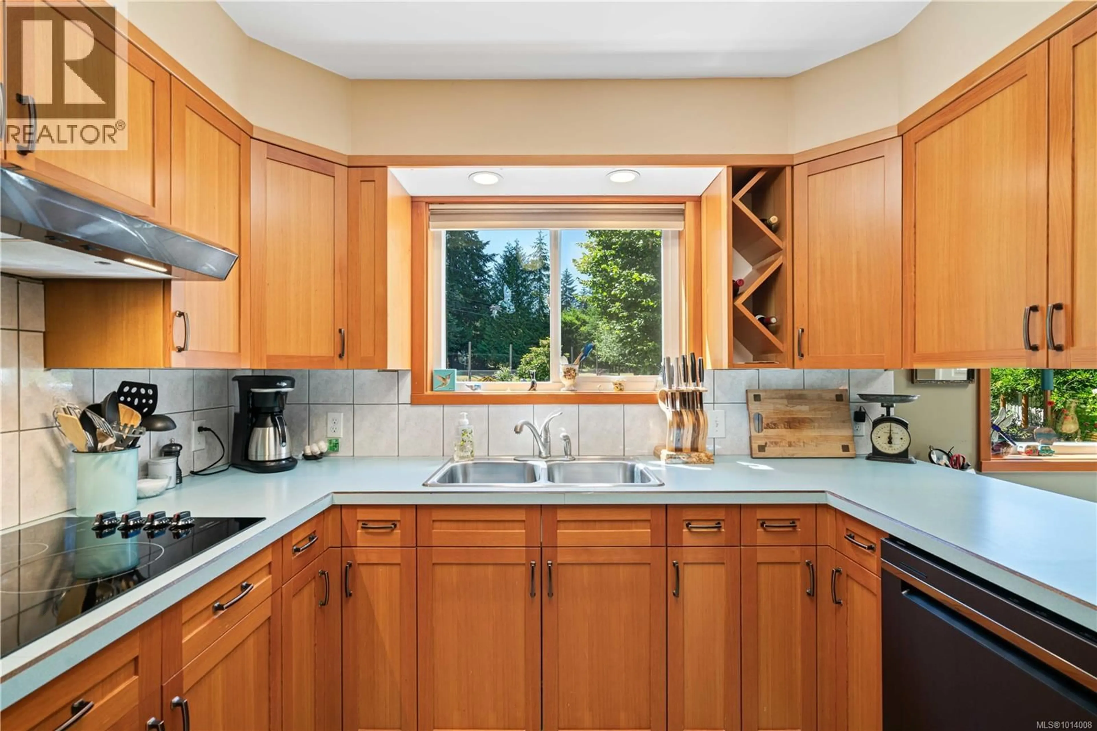 Standard kitchen, ceramic/tile floor for A & B - 153 BALD EAGLE CRESCENT, Bowser British Columbia V0R1G0