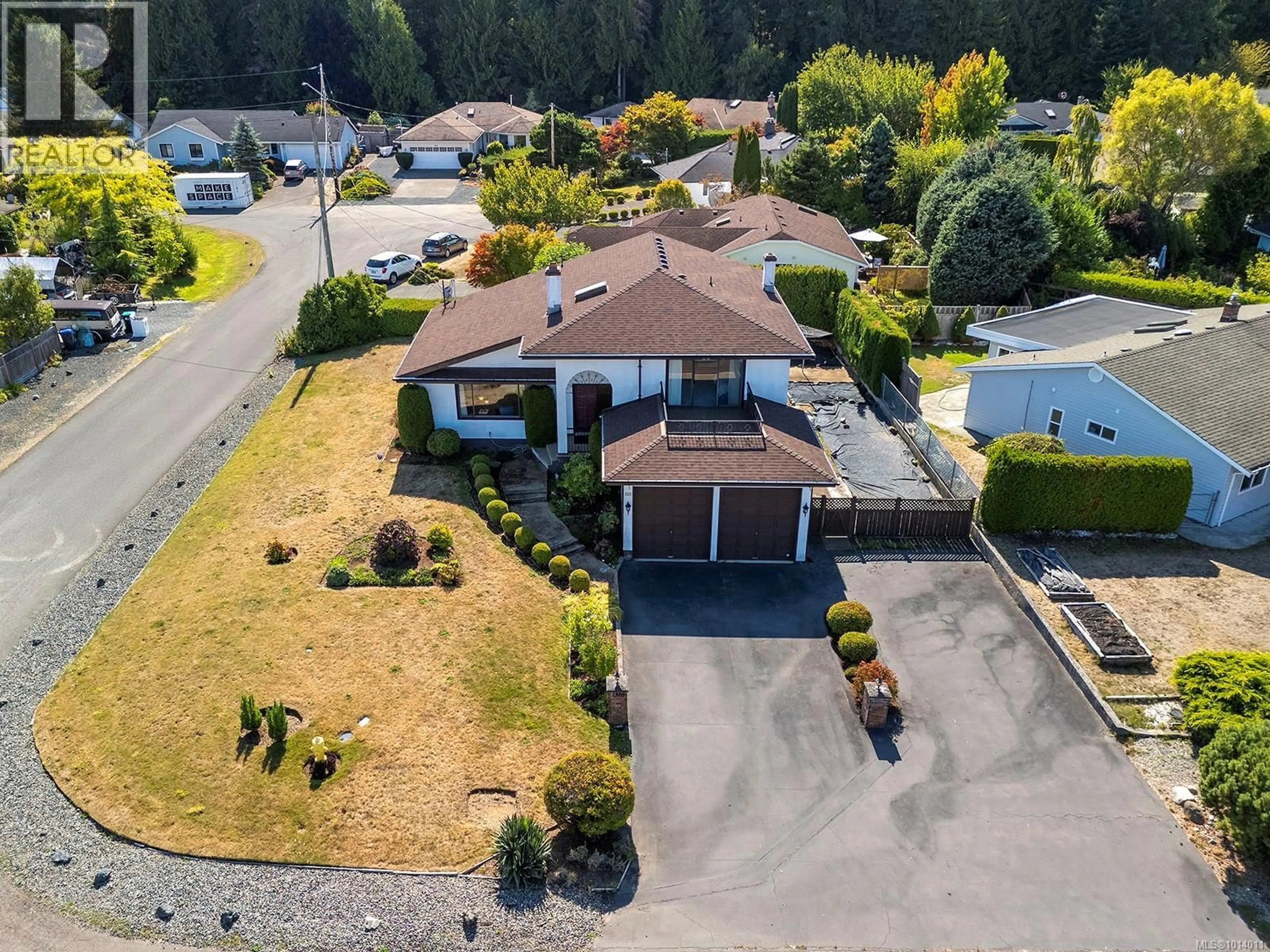 A pic from outside/outdoor area/front of a property/back of a property/a pic from drone, street for 1316 GILLEY CRESCENT, Parksville British Columbia V9P1W9