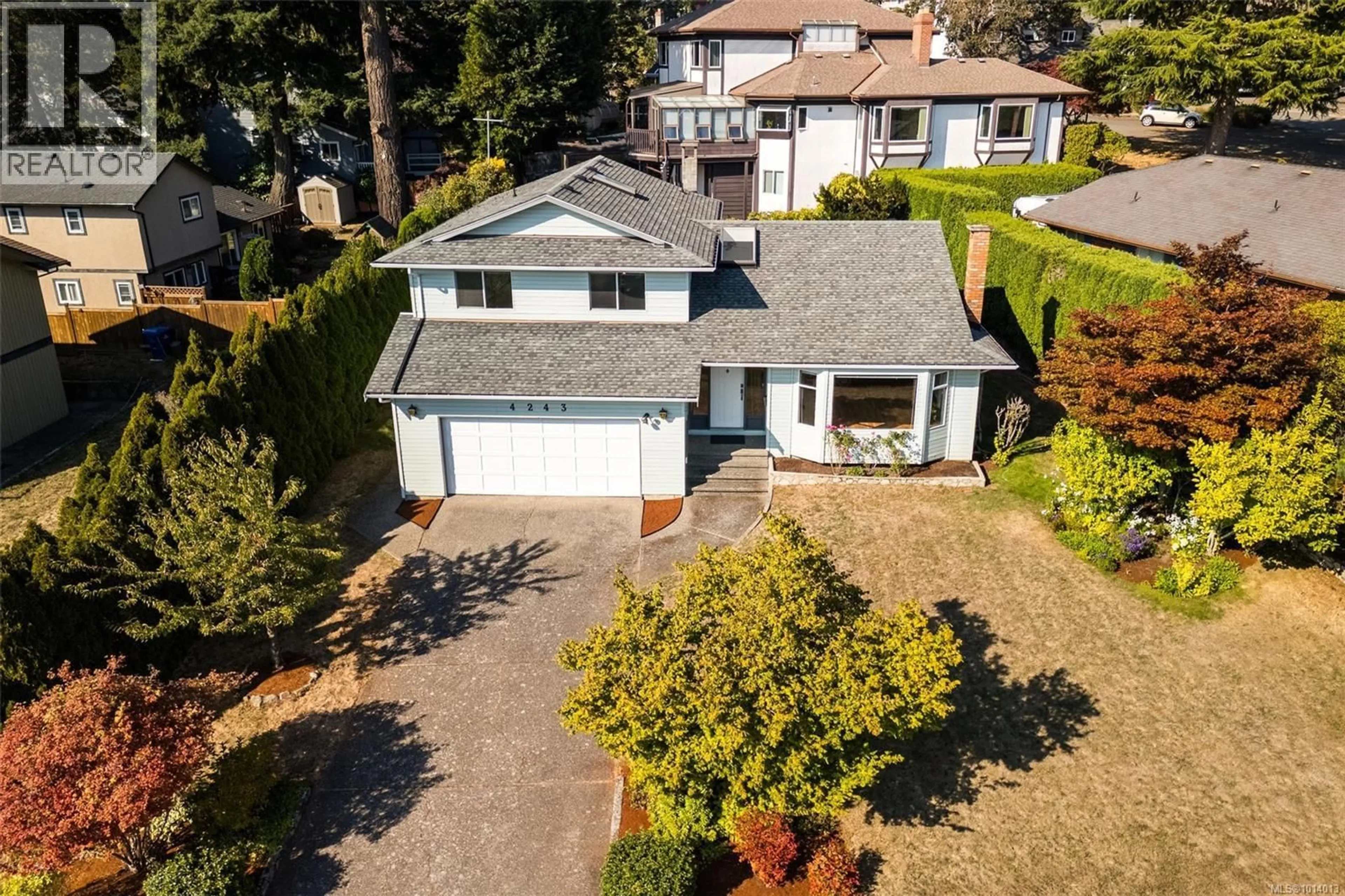 A pic from outside/outdoor area/front of a property/back of a property/a pic from drone, street for 4243 PANORAMA DRIVE, Saanich British Columbia V8X4W8