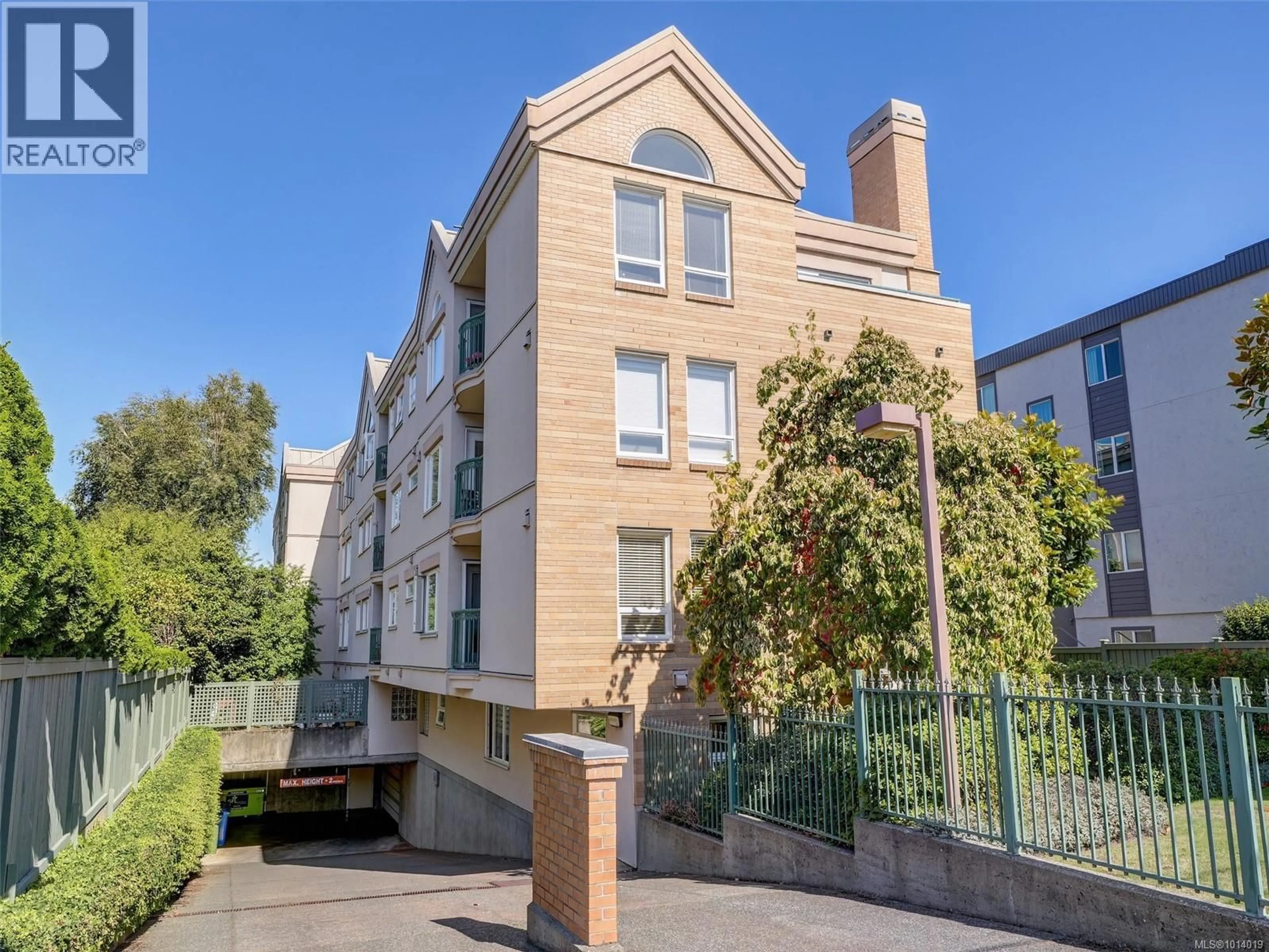 Unknown for 101 - 1037 RICHARDSON STREET, Victoria British Columbia V8V3C6