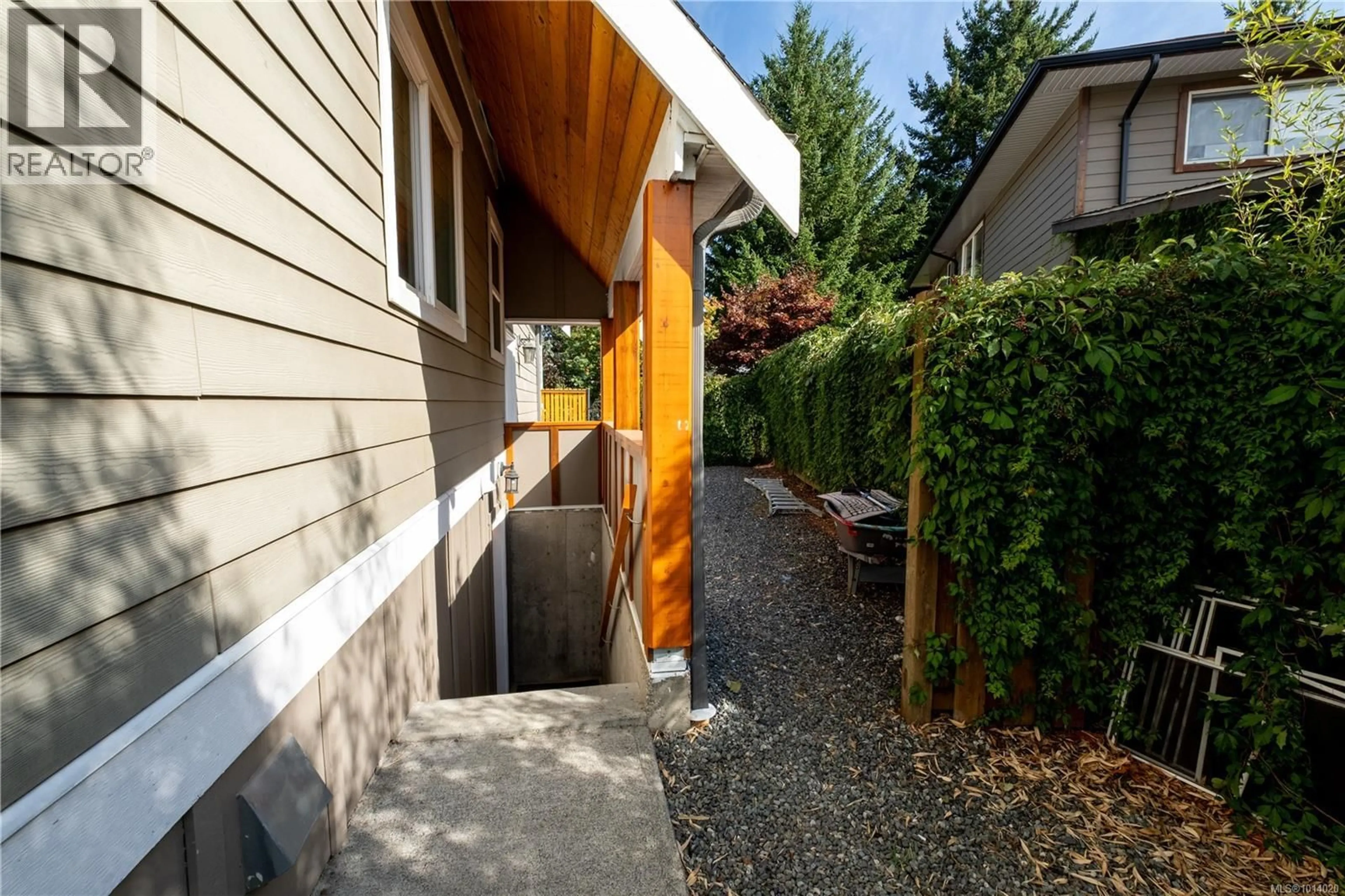 Patio, street for 431 BUTCHERS ROAD, Comox British Columbia V9M3W6