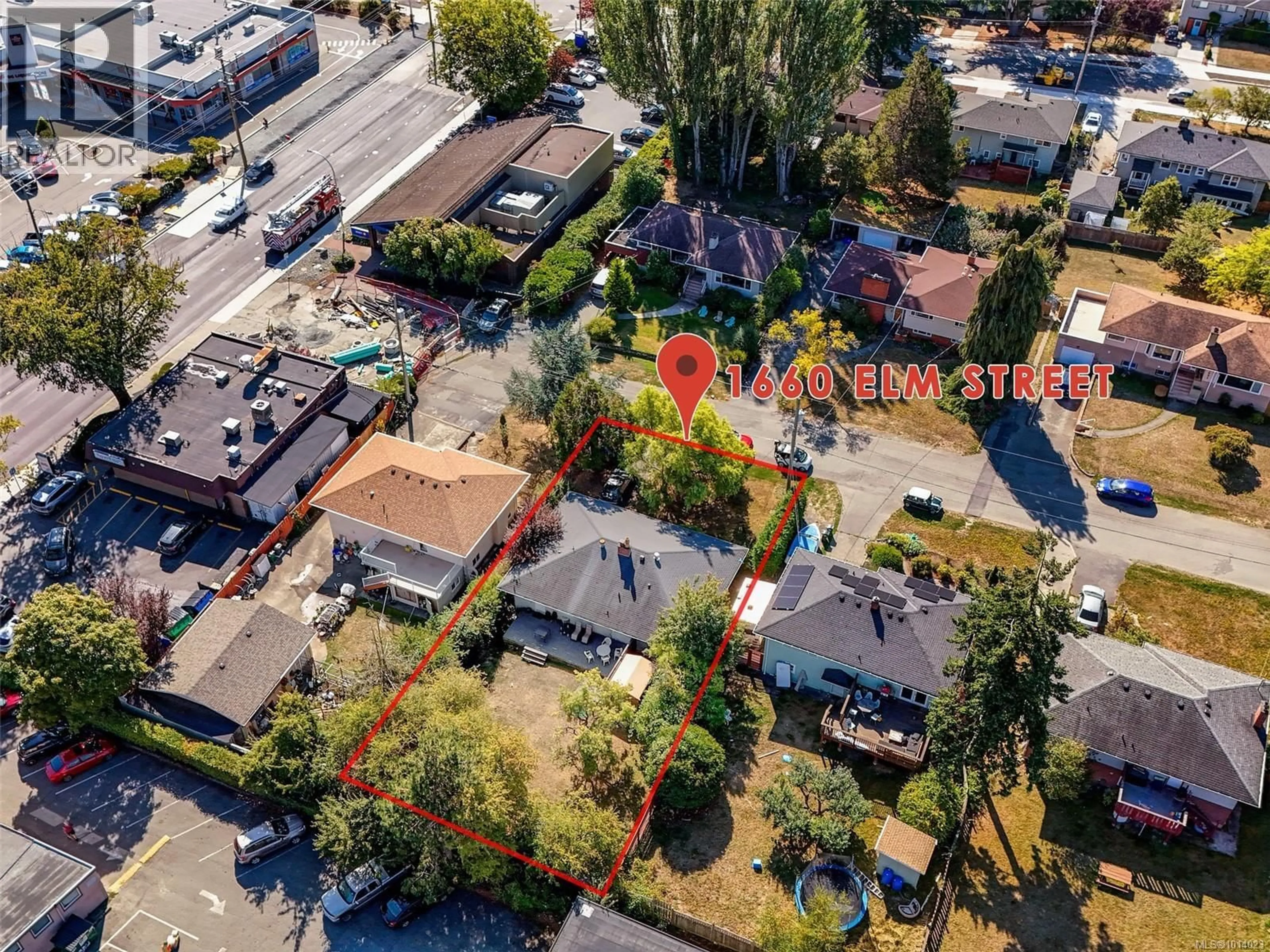 A pic from outside/outdoor area/front of a property/back of a property/a pic from drone, street for 1660 ELM STREET, Saanich British Columbia V8P2G4