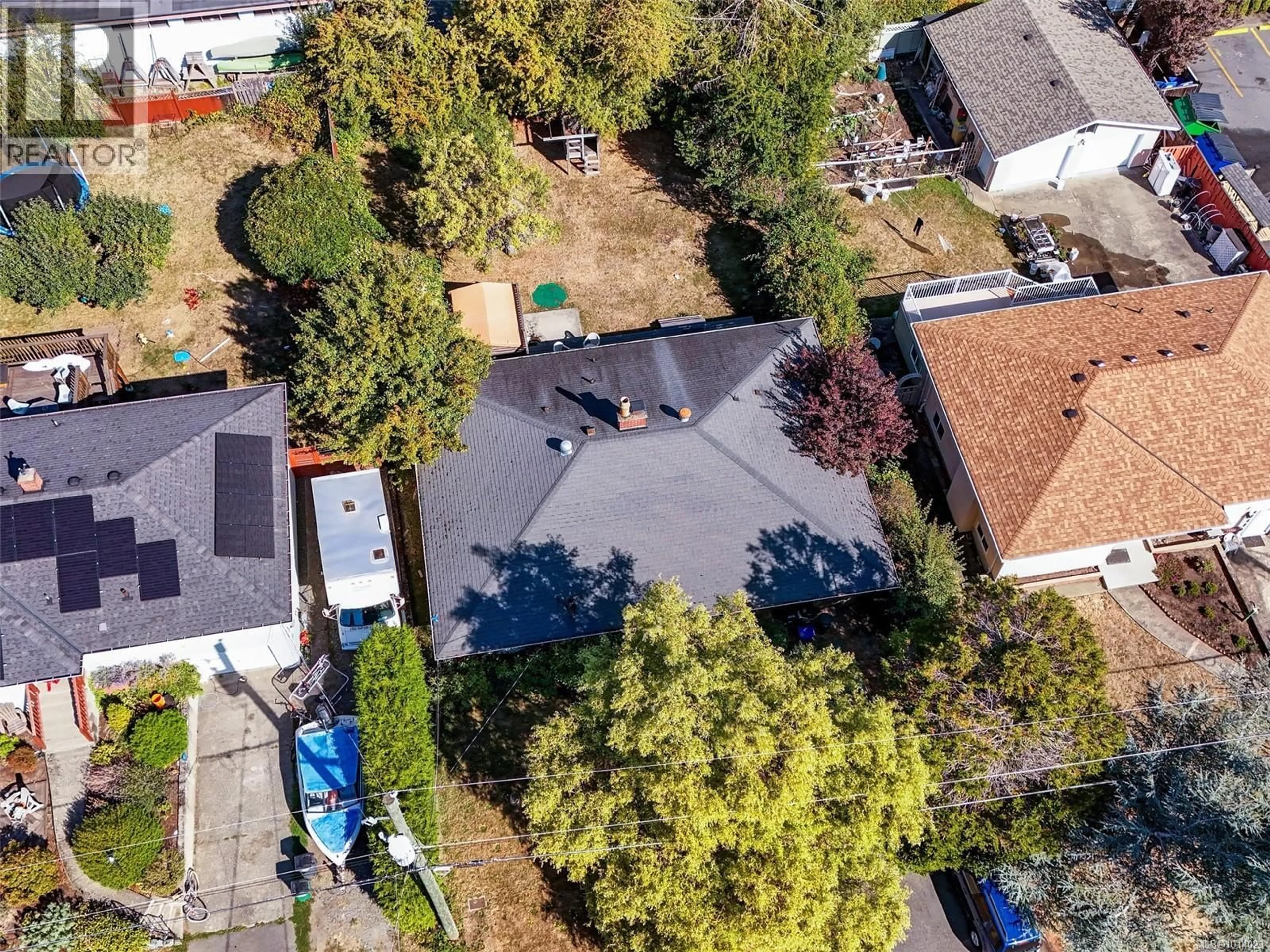 A pic from outside/outdoor area/front of a property/back of a property/a pic from drone, street for 1660 ELM STREET, Saanich British Columbia V8P2G4