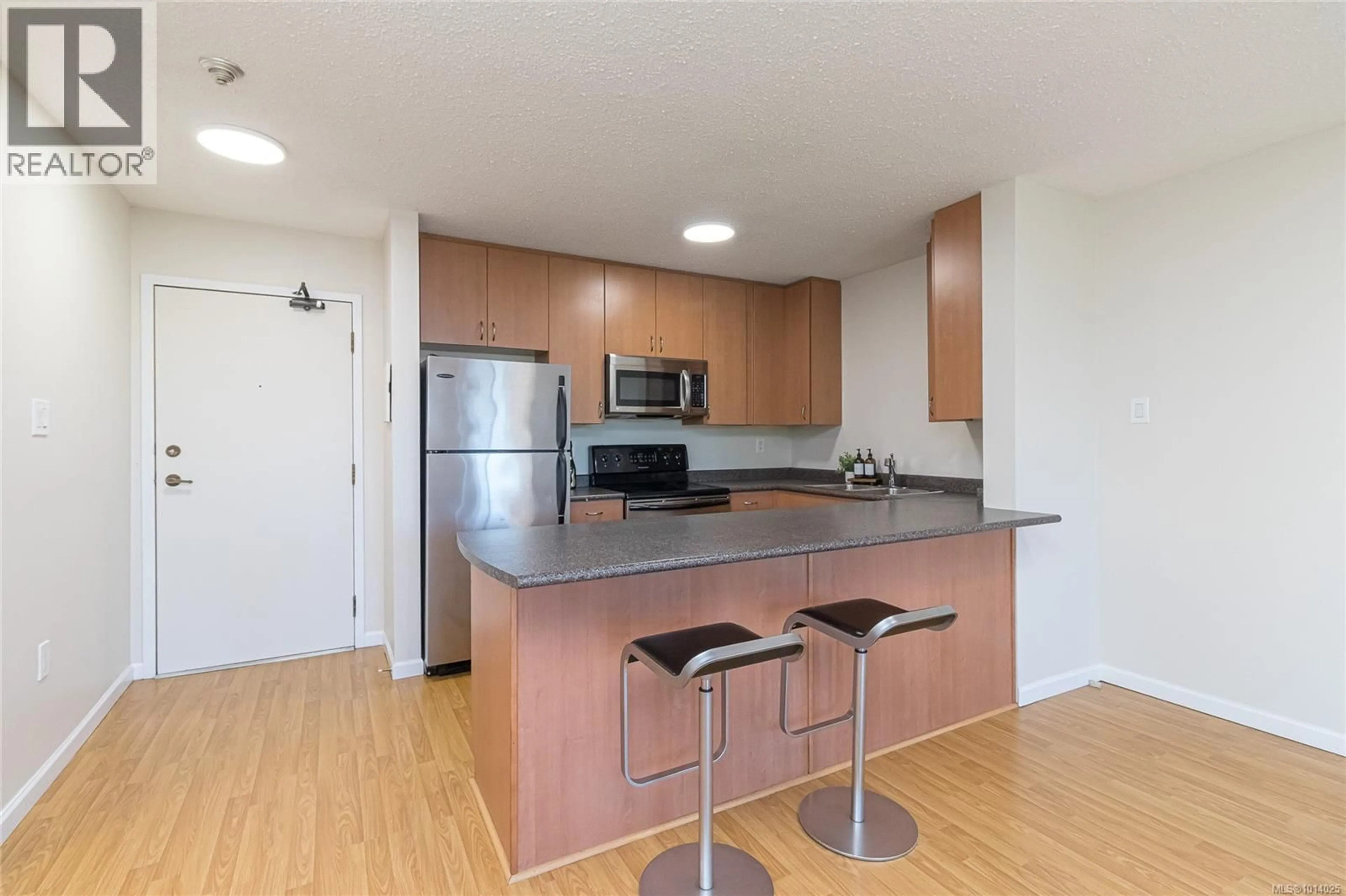 Standard kitchen, unknown for 511 - 1745 LEIGHTON ROAD, Victoria British Columbia V8R6R6
