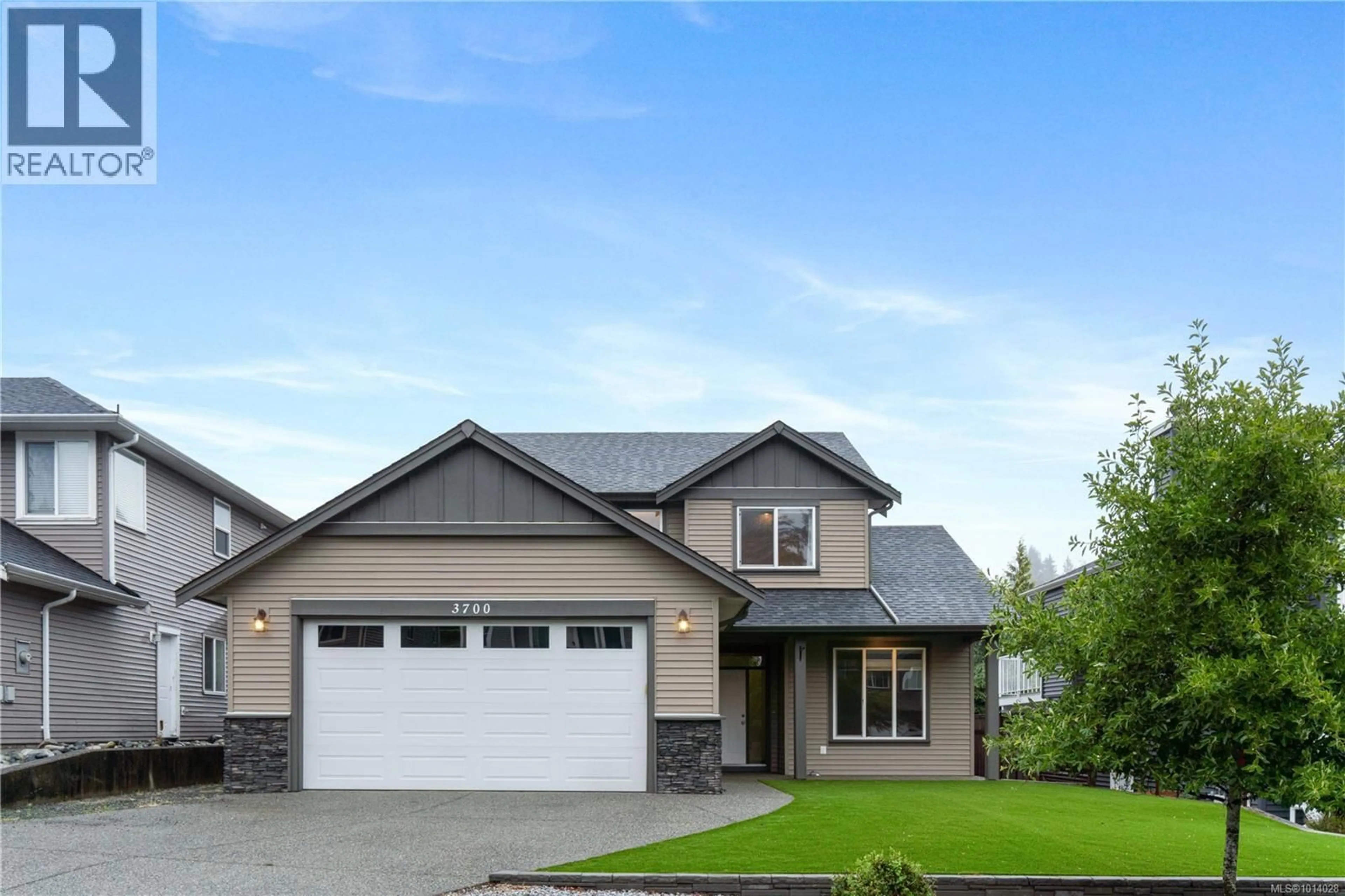 Home with vinyl exterior material, street for 3700 REYNOLDS ROAD, Nanaimo British Columbia V9T0J4