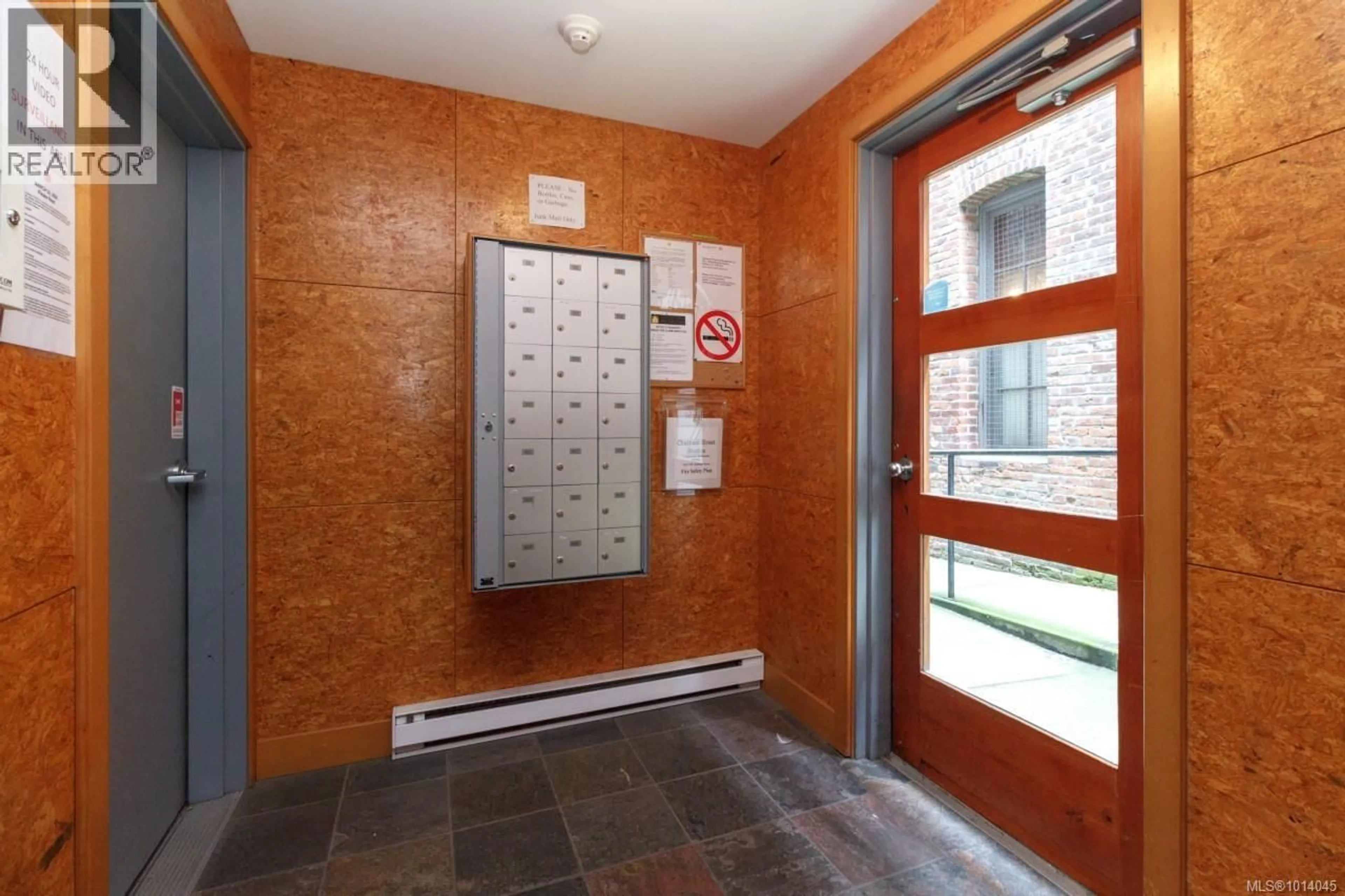 Indoor foyer for 305 - 555 CHATHAM STREET, Victoria British Columbia V8T1E1
