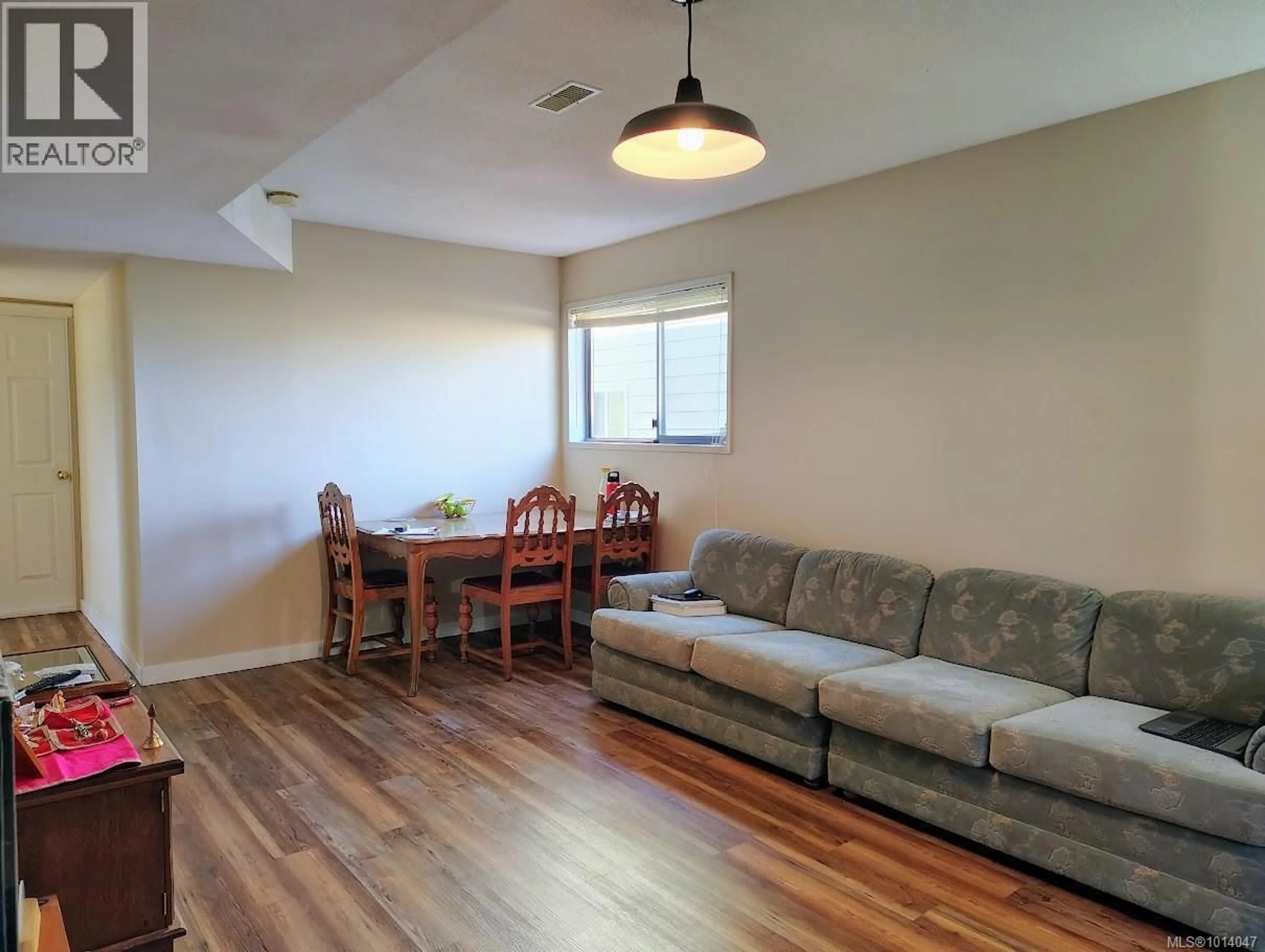 Living room with furniture, wood/laminate floor for 3659 16TH AVENUE, Port Alberni British Columbia V9Y5E1