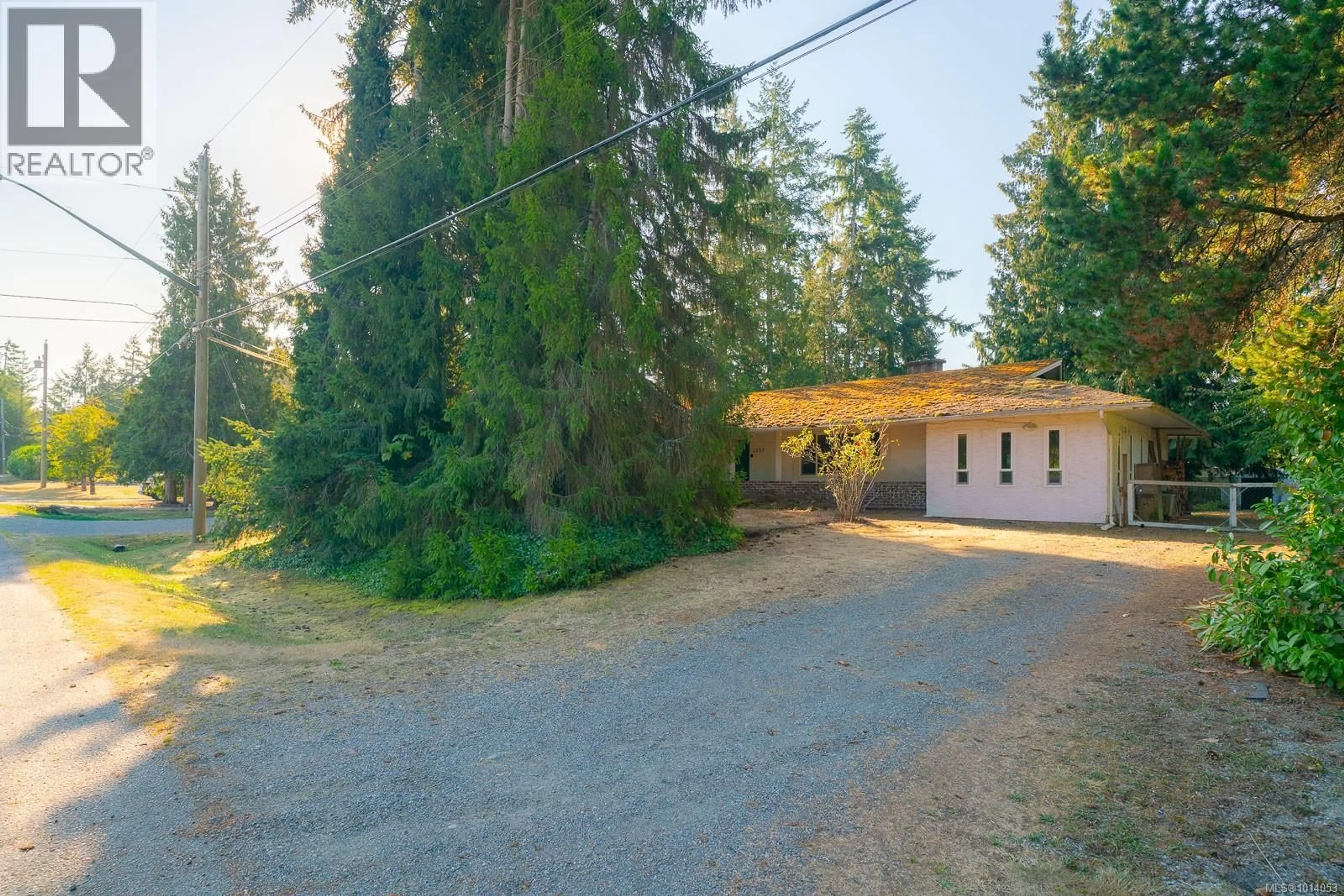 A pic from outside/outdoor area/front of a property/back of a property/a pic from drone, unknown for 2237 BLUE JAY WAY, Nanaimo British Columbia V9X1G7