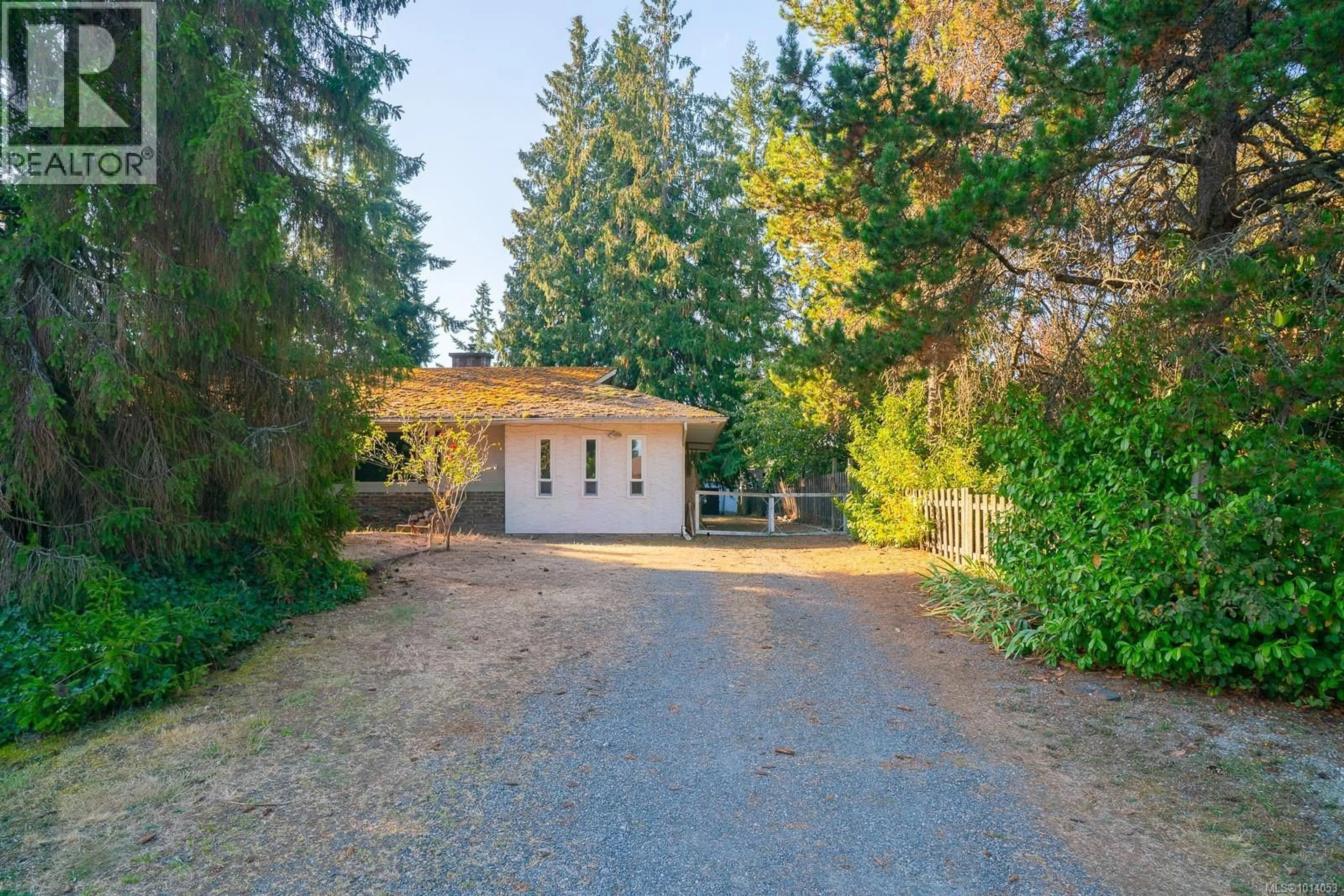 A pic from outside/outdoor area/front of a property/back of a property/a pic from drone, unknown for 2237 BLUE JAY WAY, Nanaimo British Columbia V9X1G7