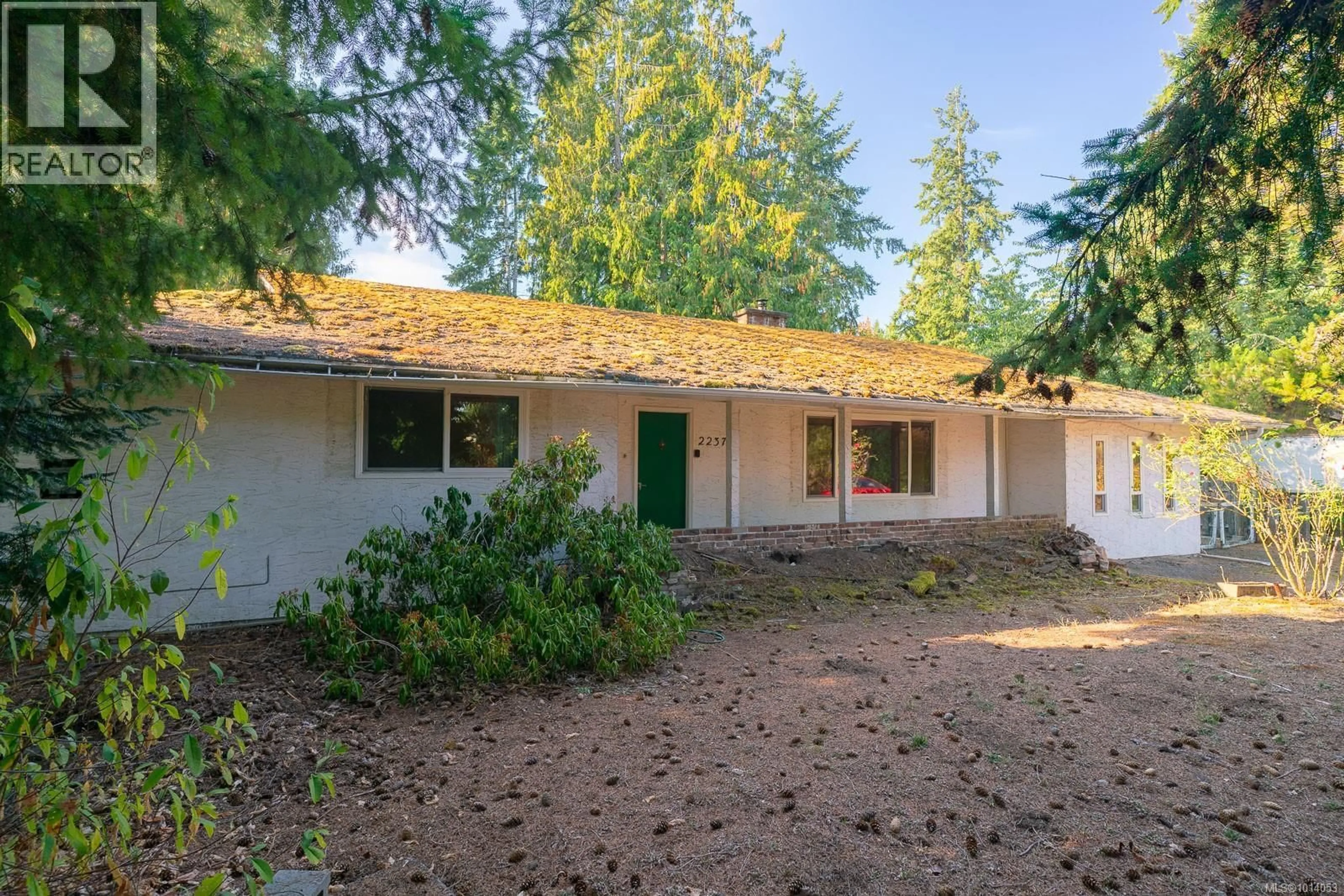 A pic from outside/outdoor area/front of a property/back of a property/a pic from drone, street for 2237 BLUE JAY WAY, Nanaimo British Columbia V9X1G7