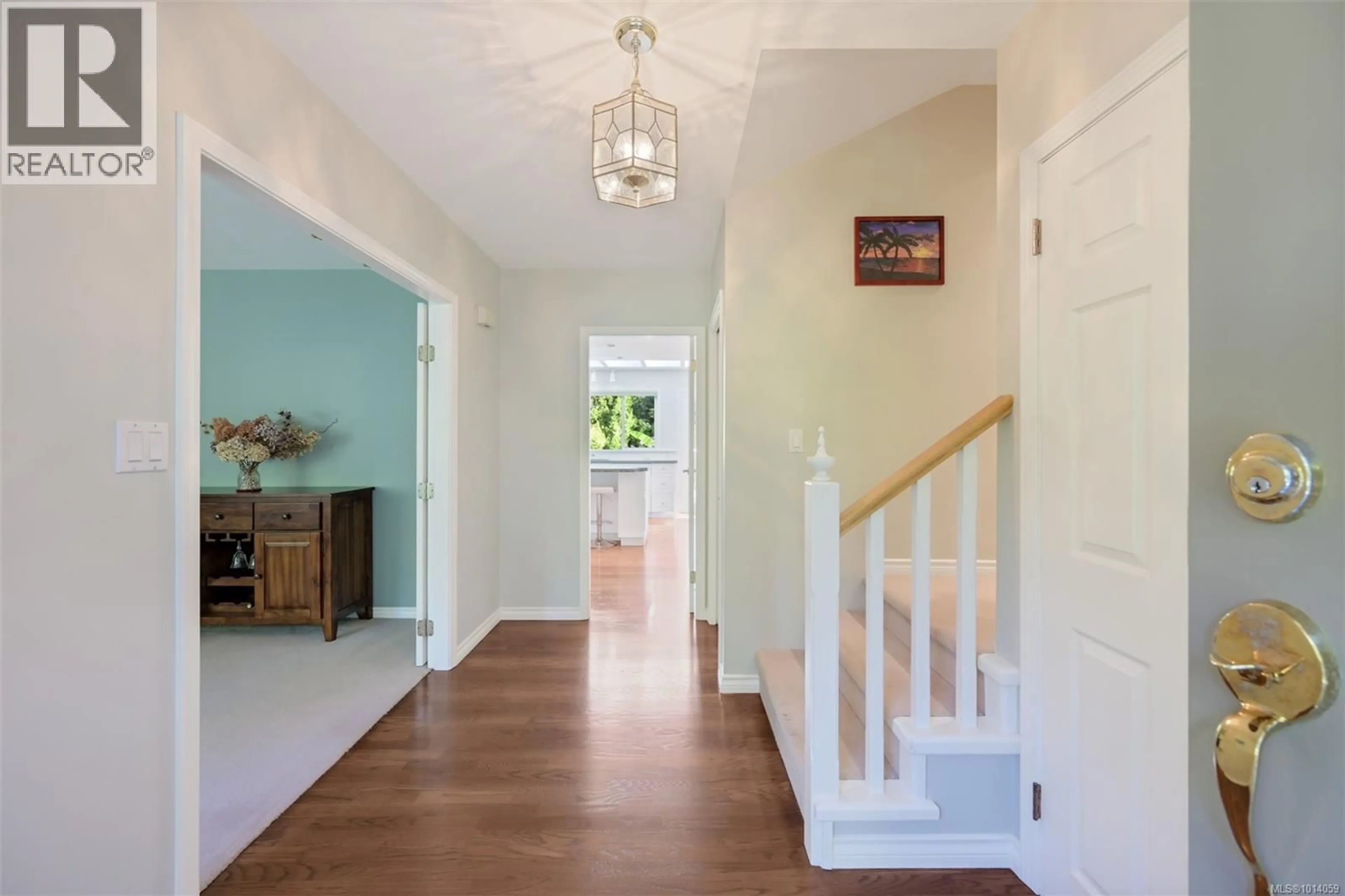 Indoor entryway for 2886 TUDOR AVENUE, Saanich British Columbia V8N1M1