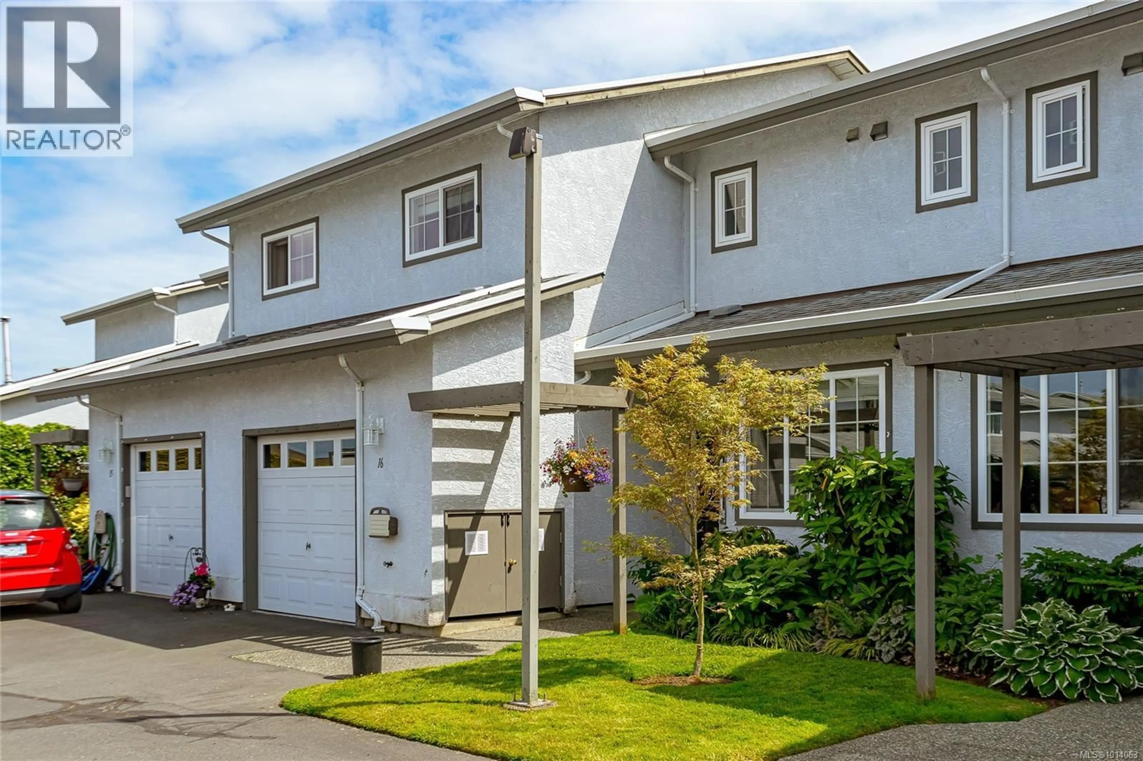 Home with vinyl exterior material, street for 16 - 2115 AMELIA AVENUE, Sidney British Columbia V8L3Z8