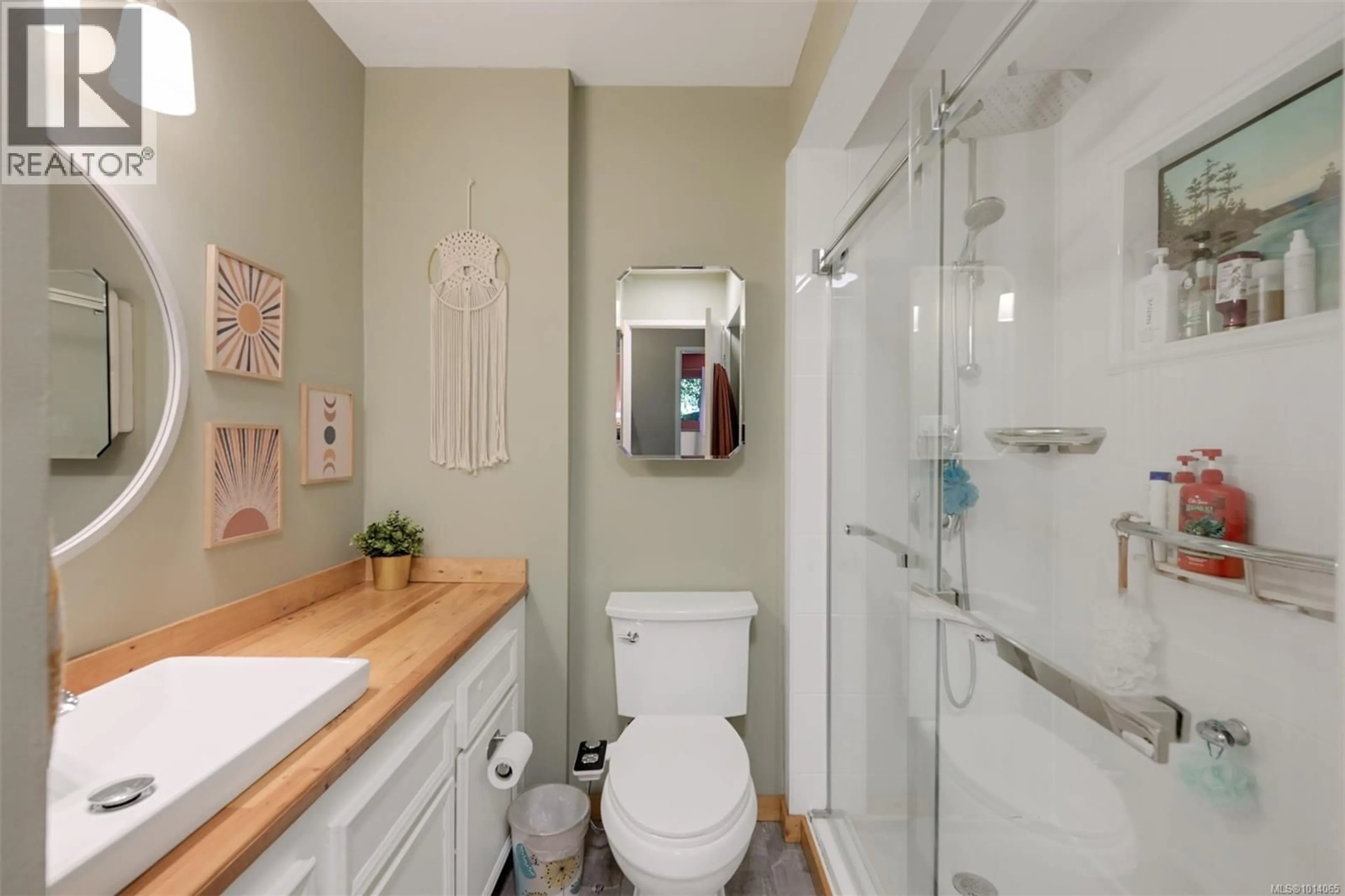 Standard bathroom, ceramic/tile floor for 101 - 3274 GLASGOW AVENUE, Saanich British Columbia V8X1M2