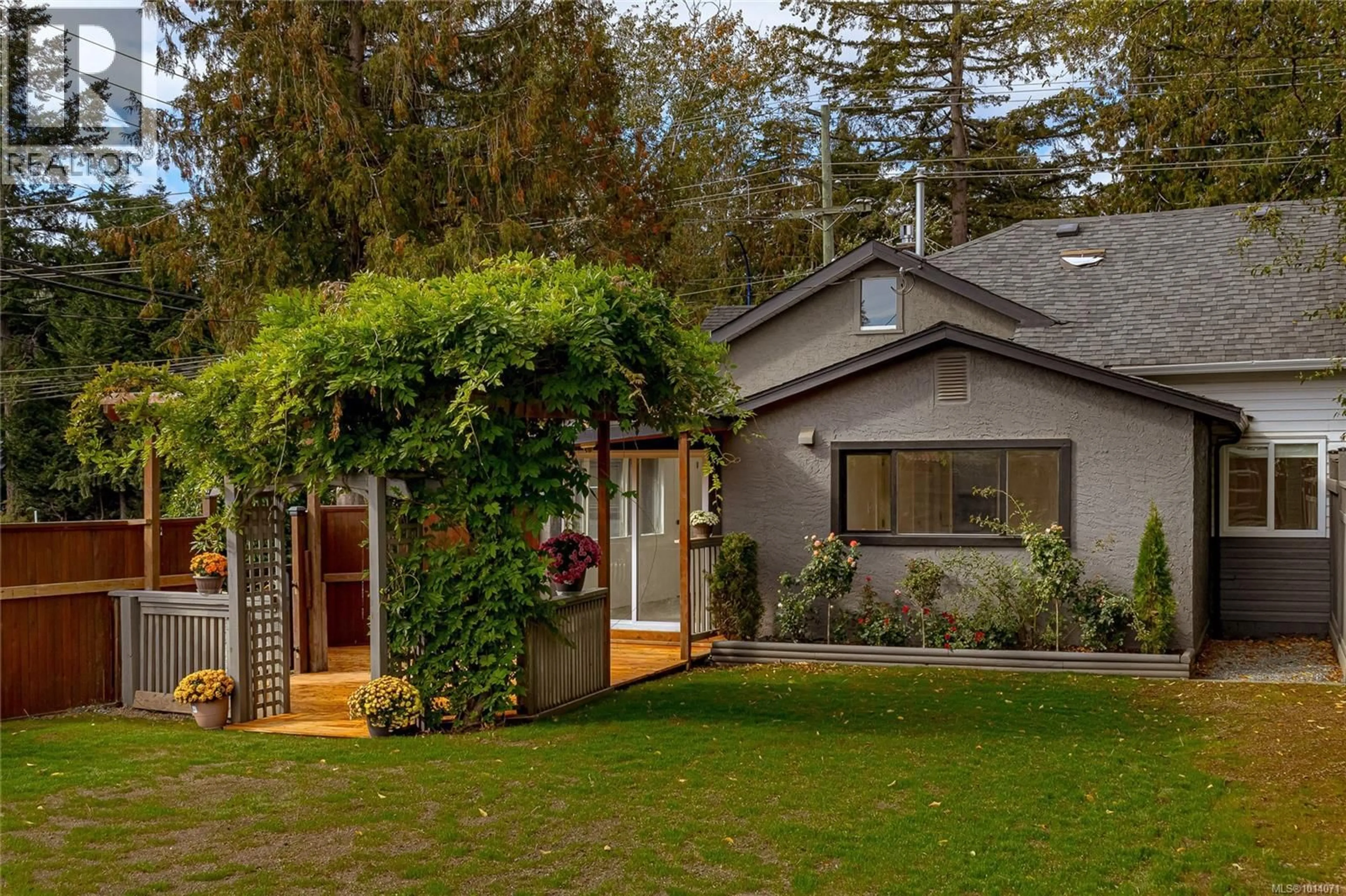 Patio, street for 988 LATORIA ROAD, Langford British Columbia V9C3A8