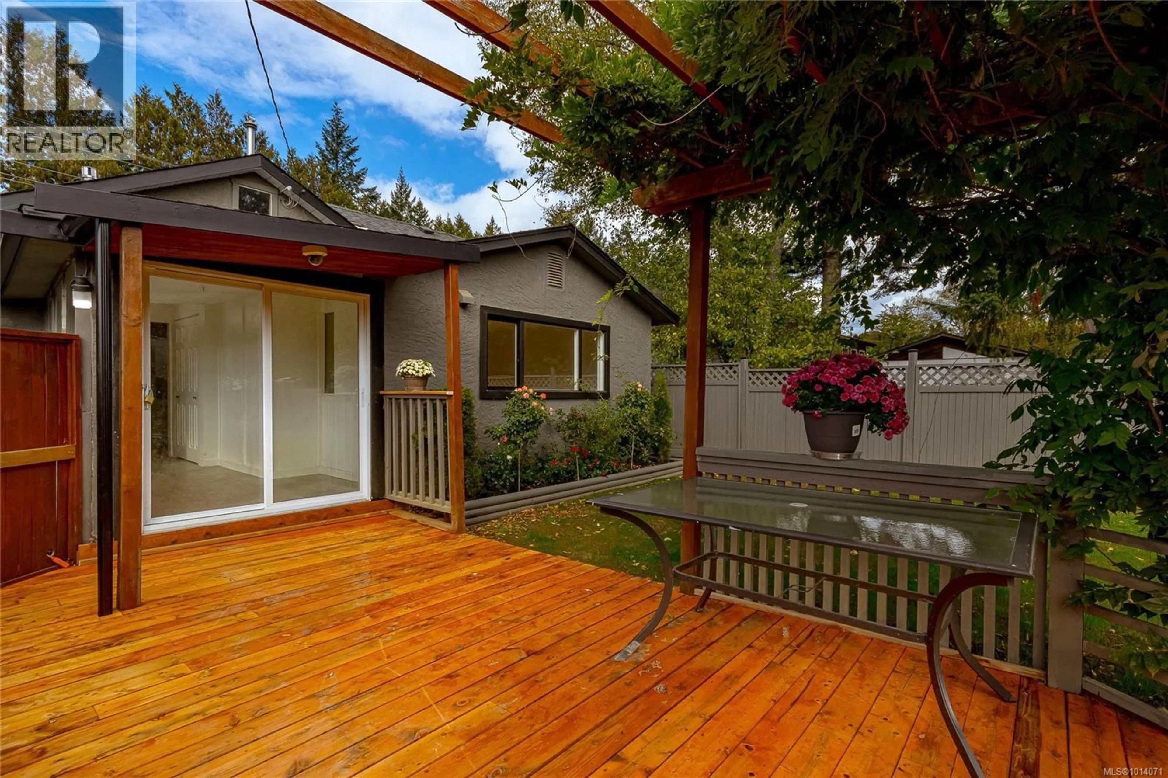 Patio, street for 988 LATORIA ROAD, Langford British Columbia V9C3A8