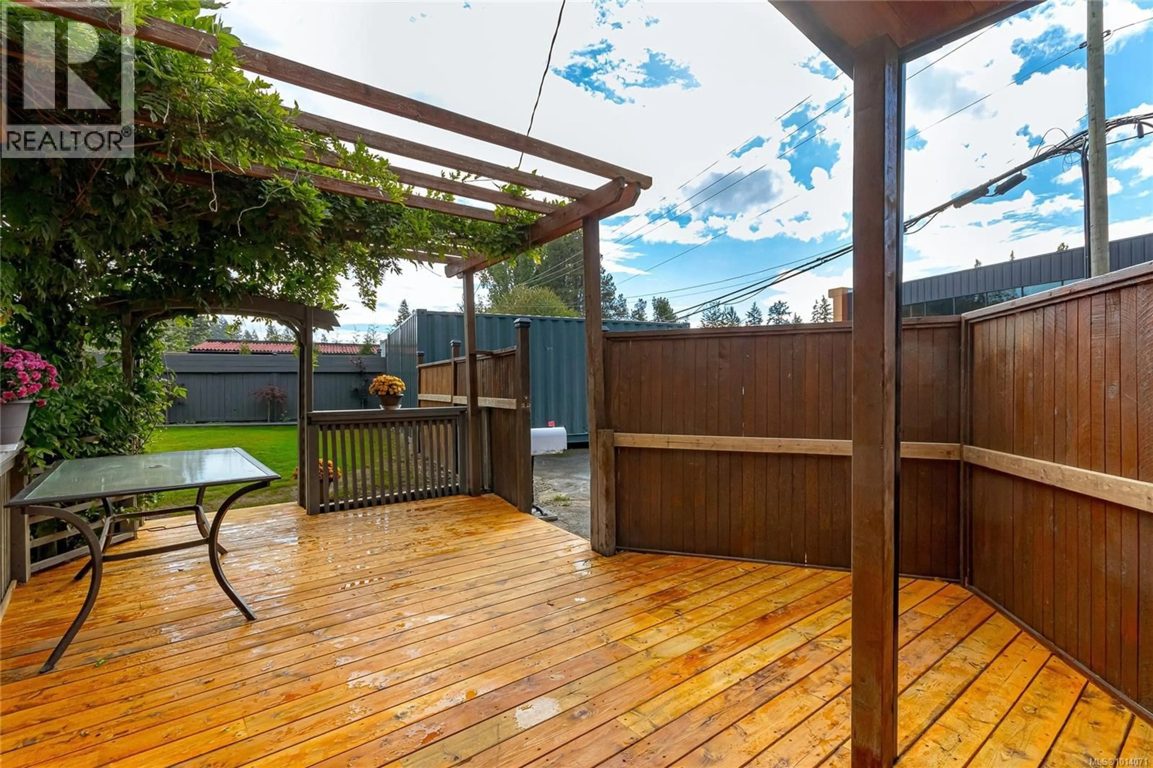 Patio, street for 988 LATORIA ROAD, Langford British Columbia V9C3A8