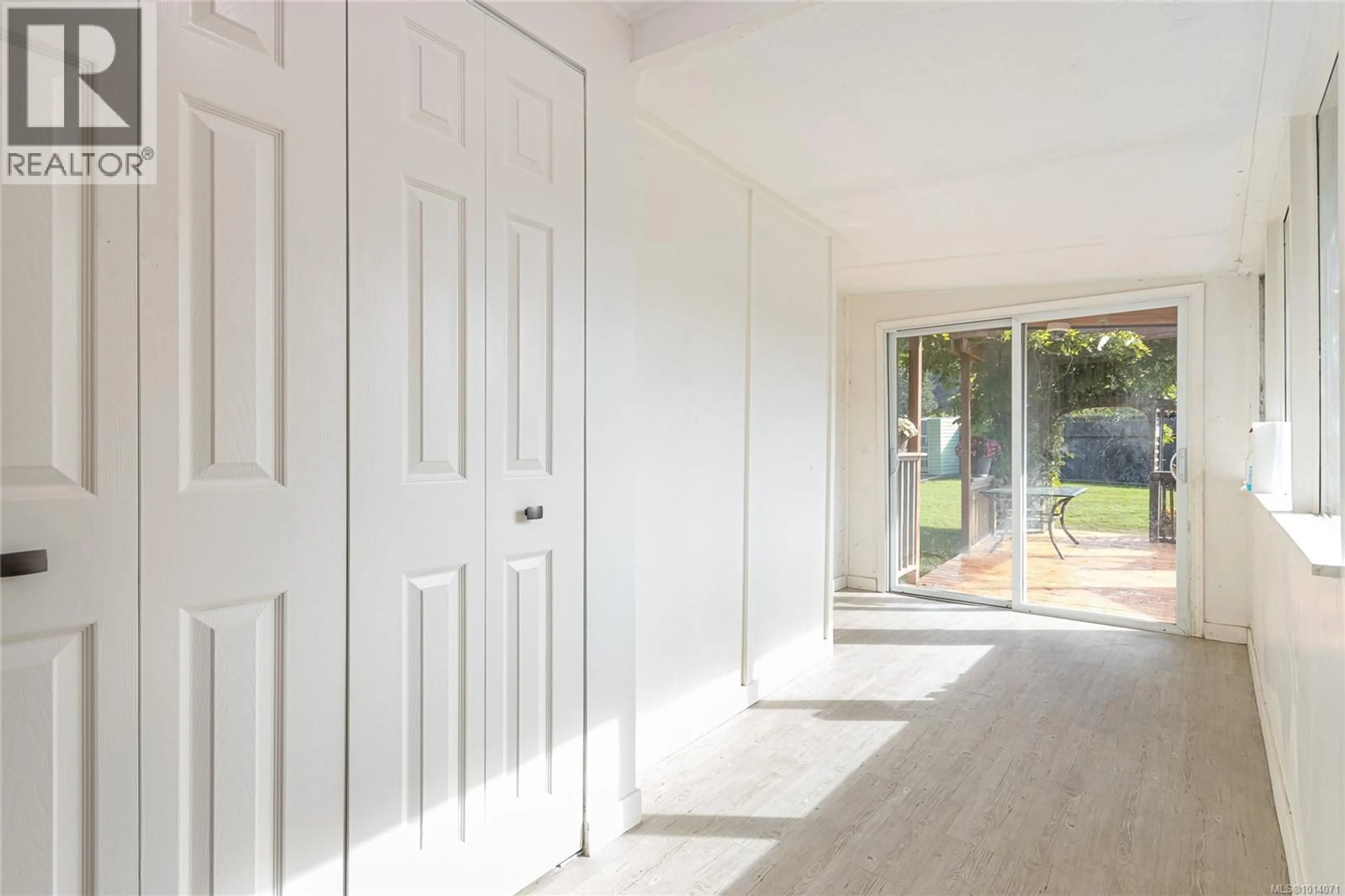 Indoor entryway for 988 LATORIA ROAD, Langford British Columbia V9C3A8