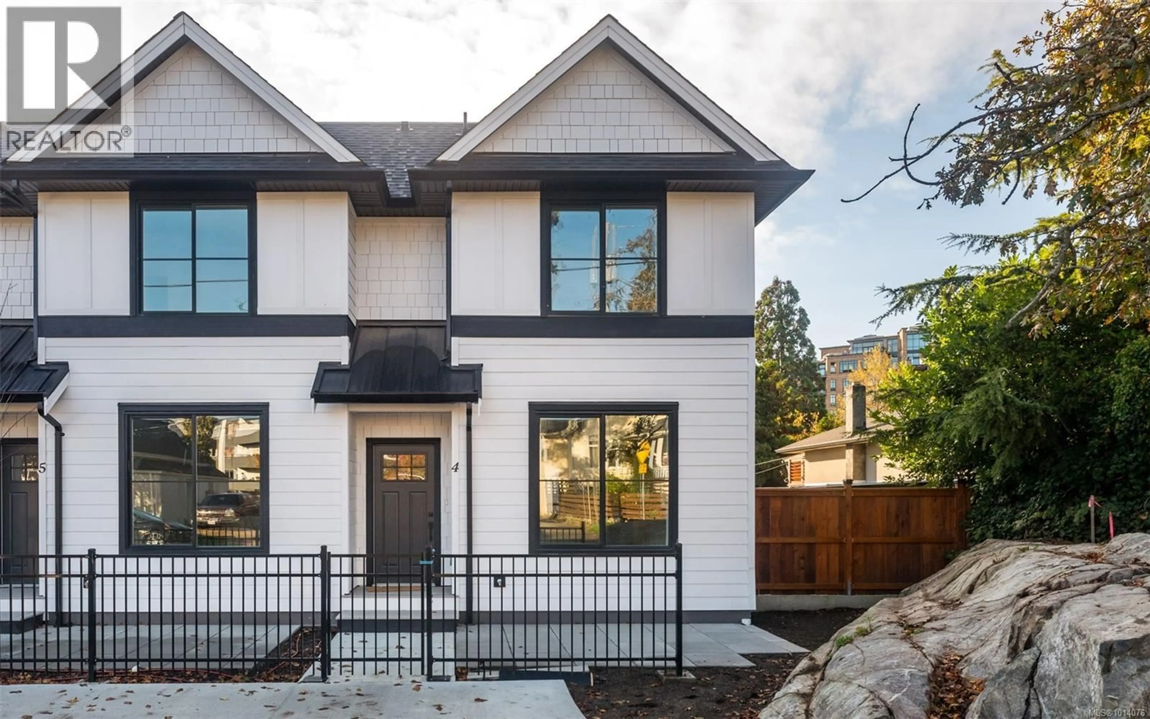 Home with brick exterior material, street for 4 - 820 DUNSMUIR ROAD, Esquimalt British Columbia V9A5B7