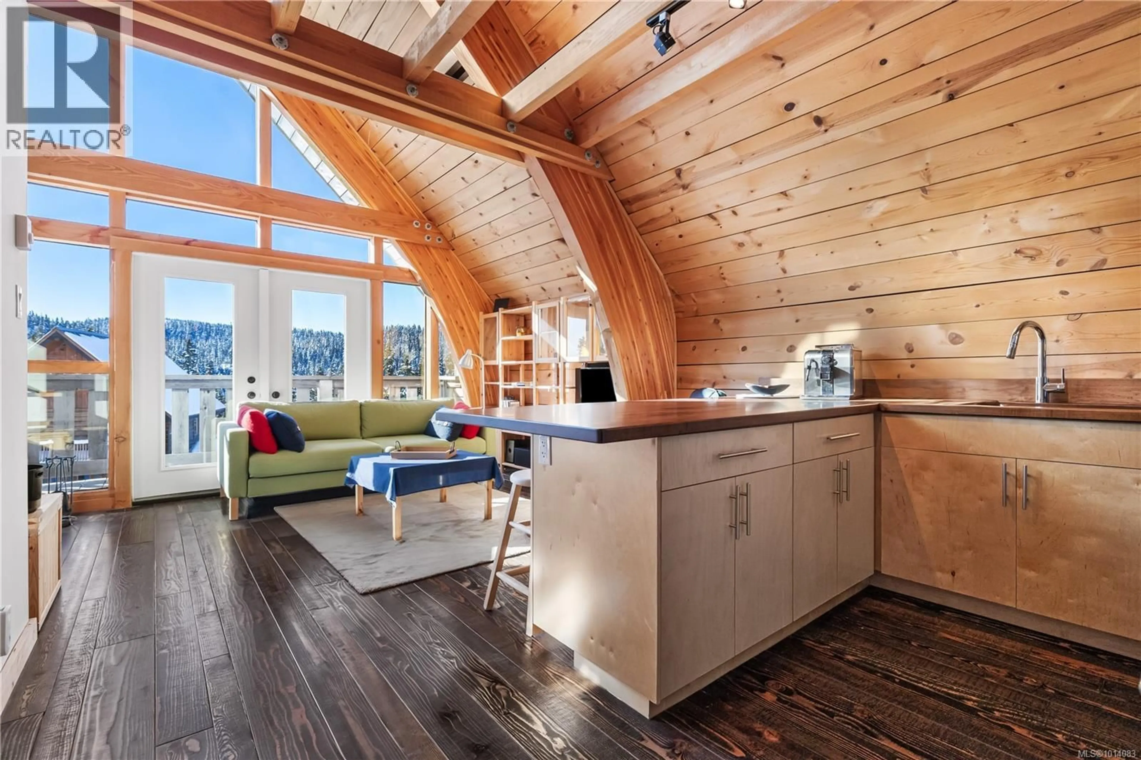 Open concept kitchen, wood/laminate floor for 1000 CRUIKSHANK RIDGE, Courtenay British Columbia V9J1L0