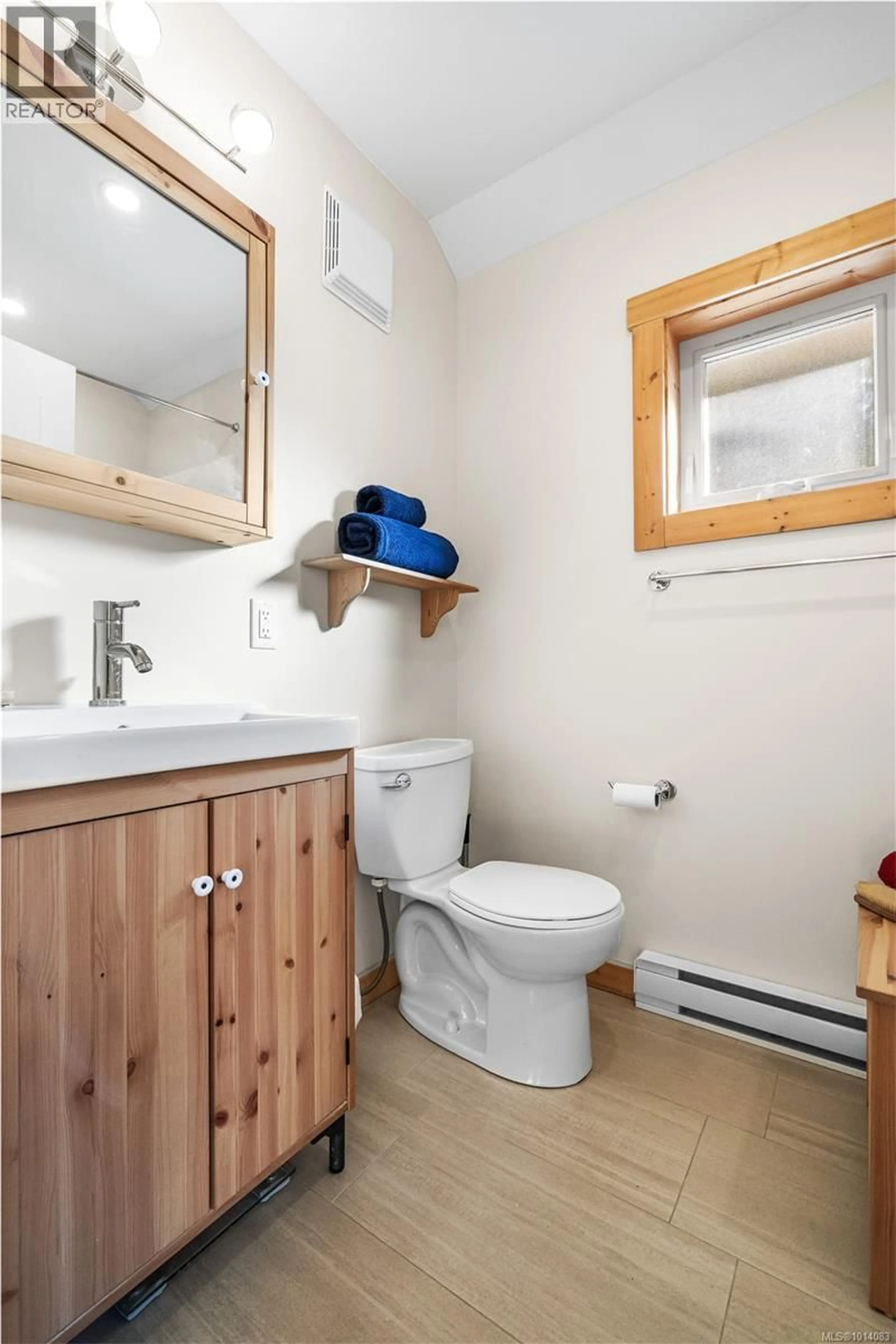 Standard bathroom, unknown for 1000 CRUIKSHANK RIDGE, Courtenay British Columbia V9J1L0
