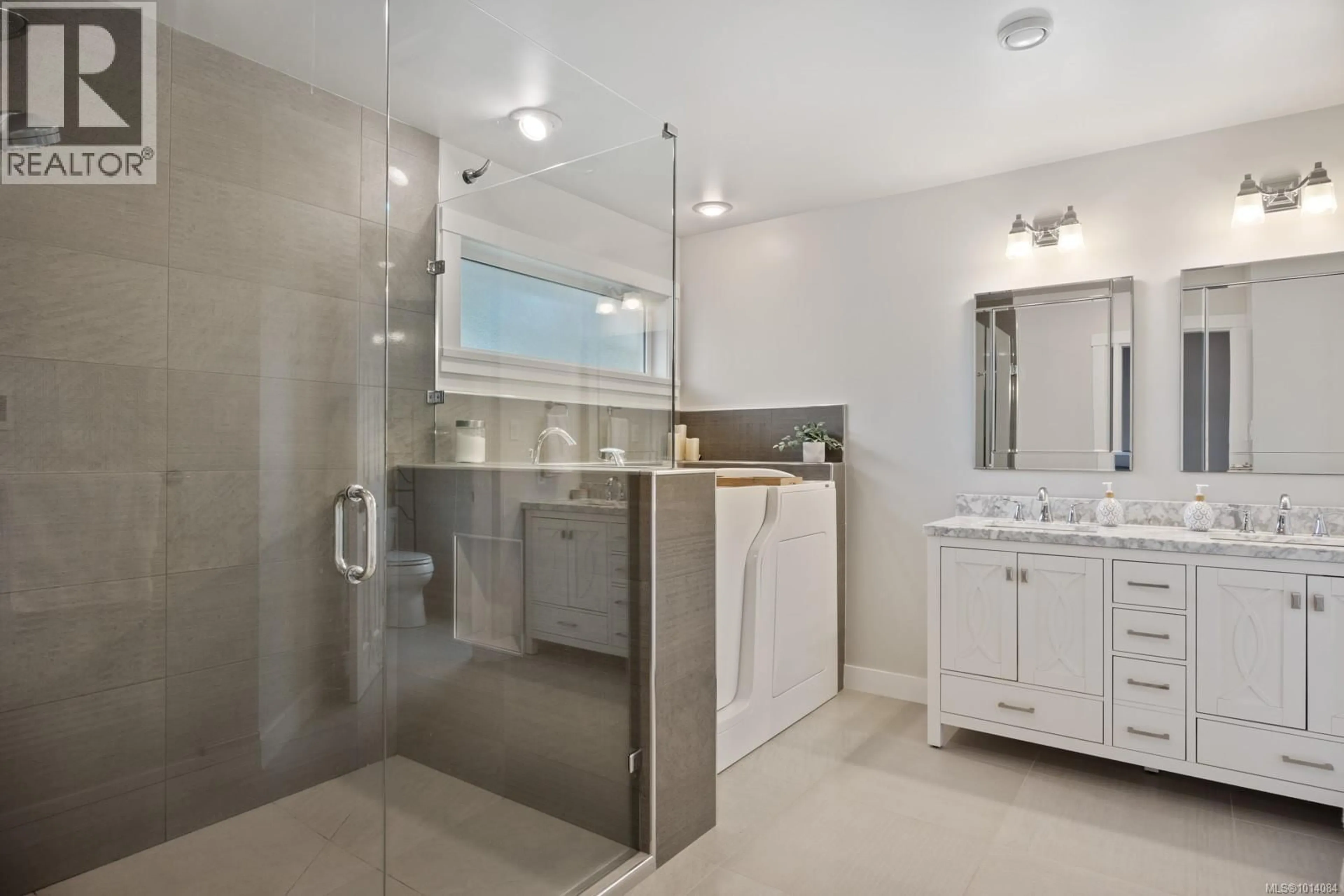 Contemporary bathroom, ceramic/tile floor for 955 ROYAL DORNOCH DRIVE, Qualicum Beach British Columbia V9K1E1
