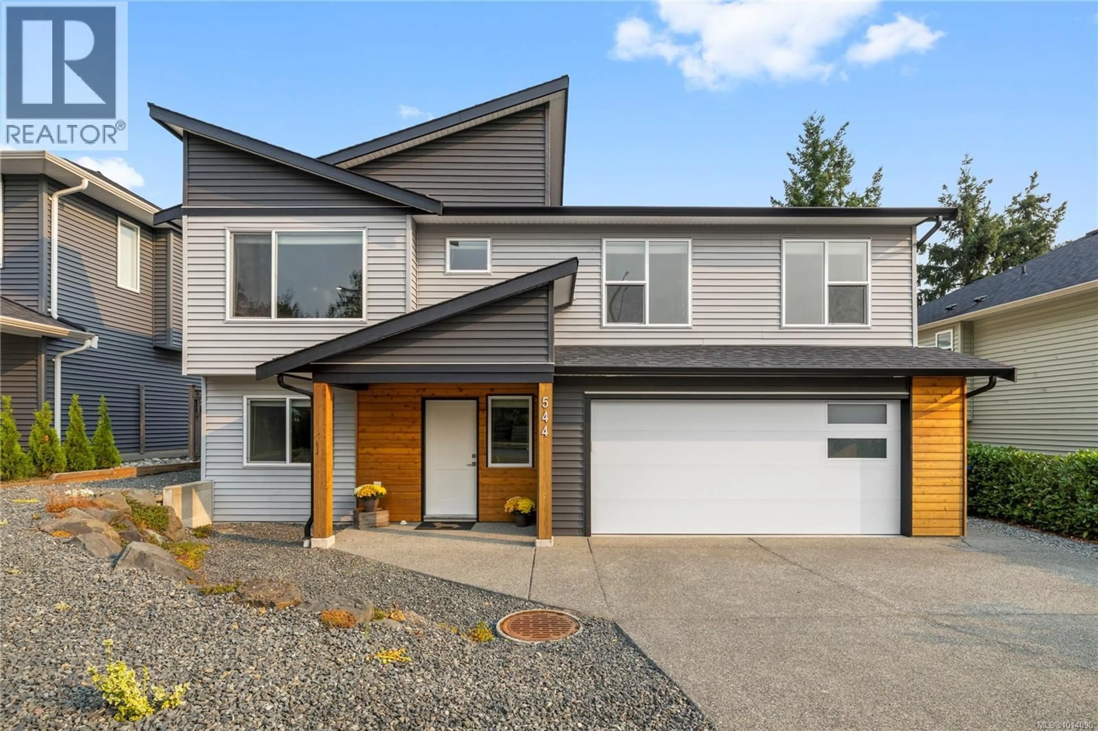 Home with vinyl exterior material, street for 544 GREWAL PLACE, Nanaimo British Columbia V9R0H8