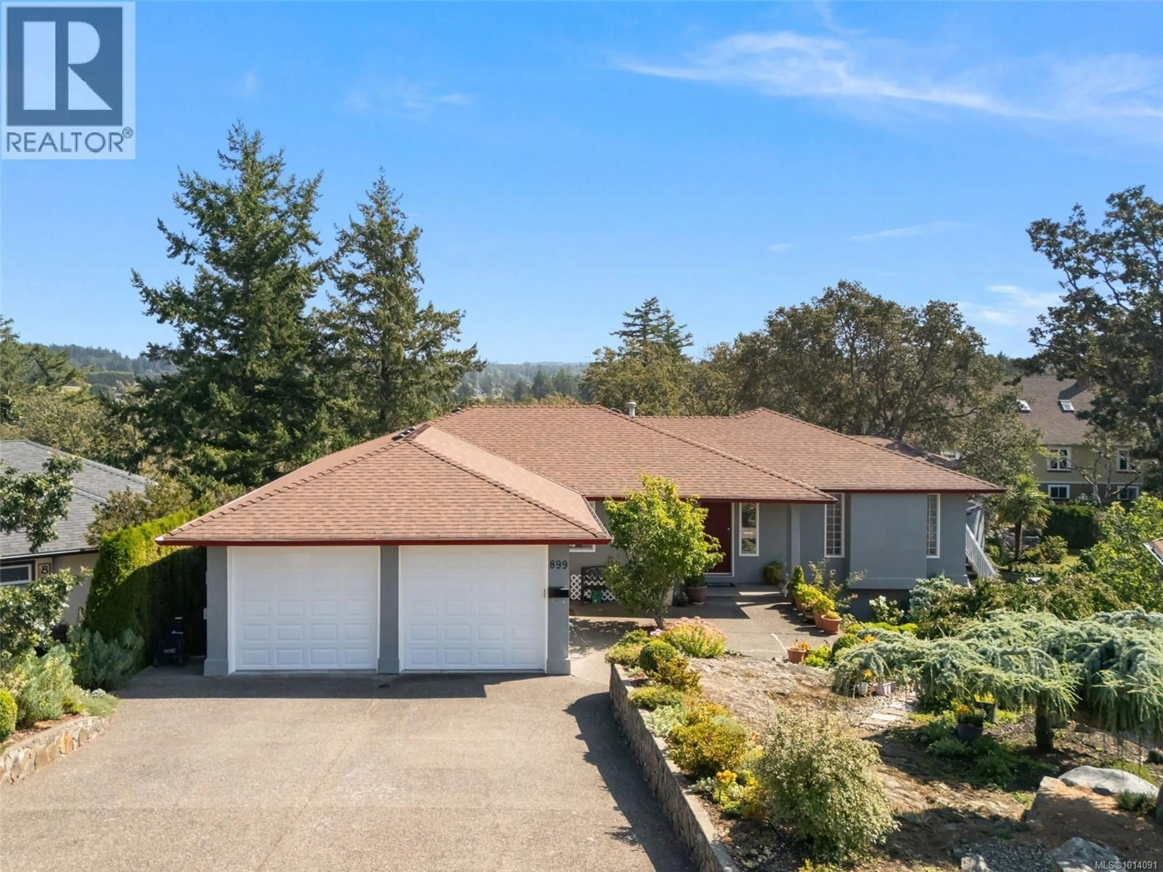 A pic from outside/outdoor area/front of a property/back of a property/a pic from drone, unknown for 899 CURRANDALE COURT, Saanich British Columbia V8X4Y2