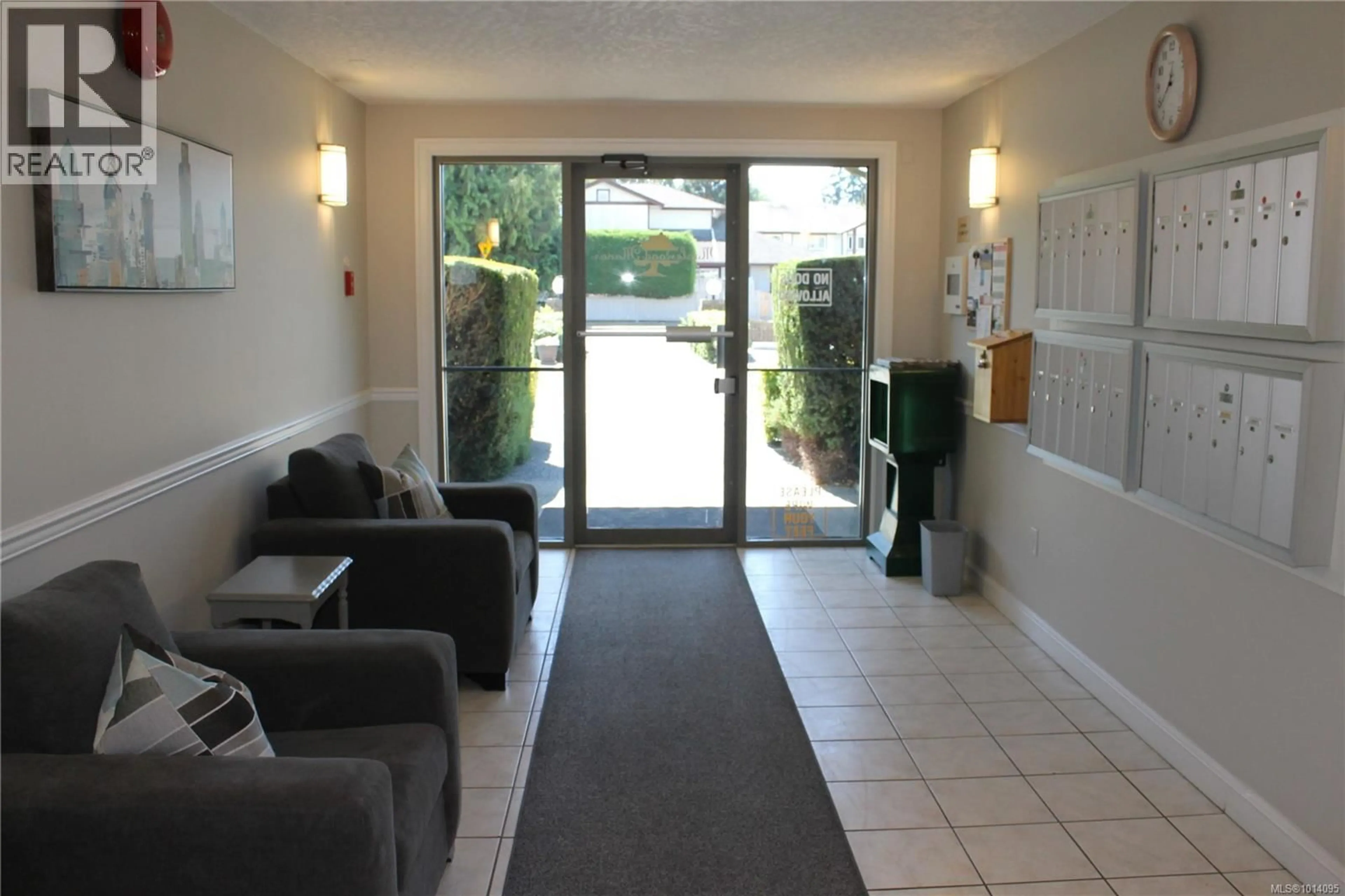 Indoor foyer for 308 - 671 TRUNK ROAD, Duncan British Columbia V9L2R3