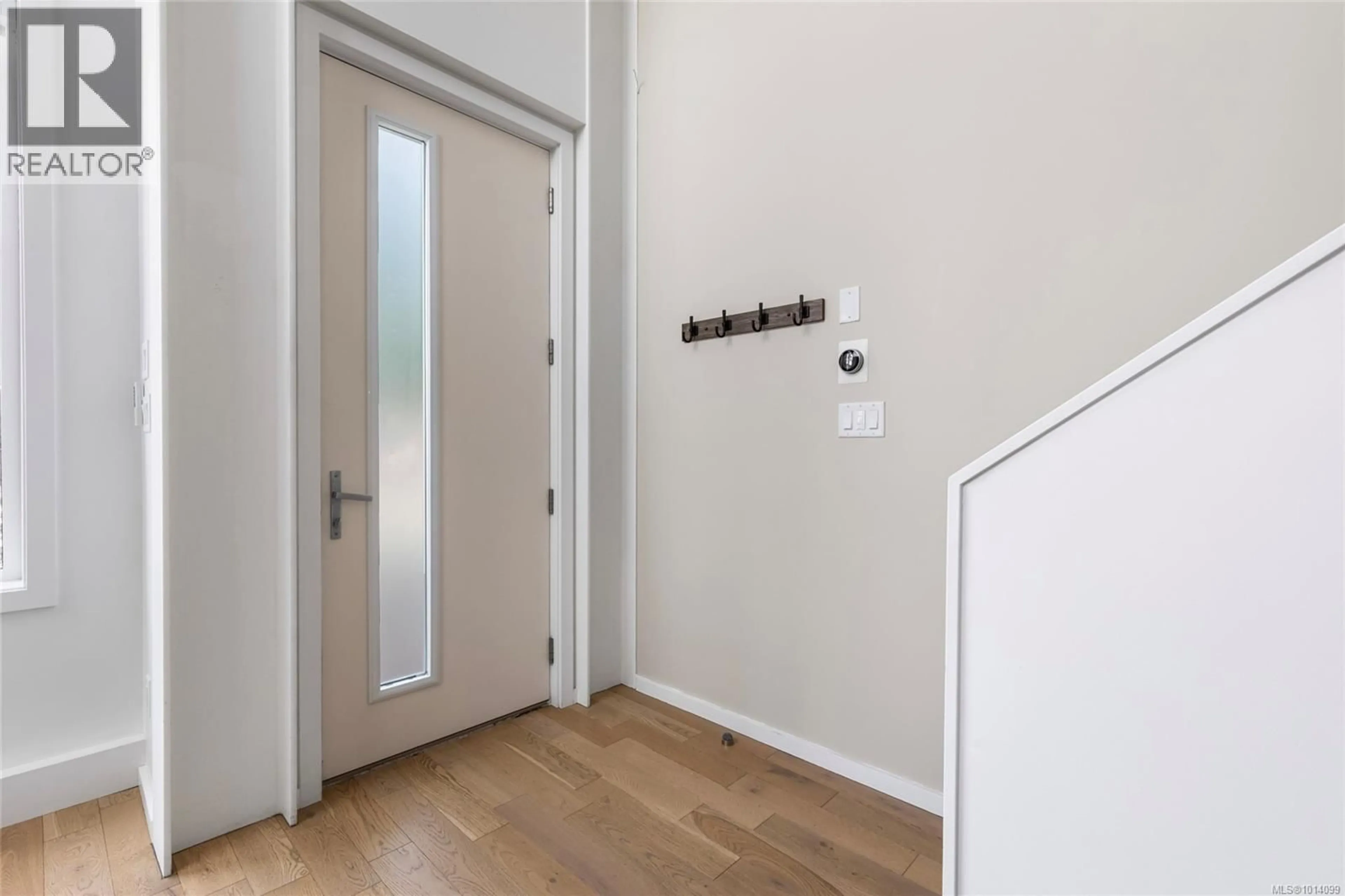 Indoor entryway for 2471 BEVAN AVENUE, Sidney British Columbia V8L1W2