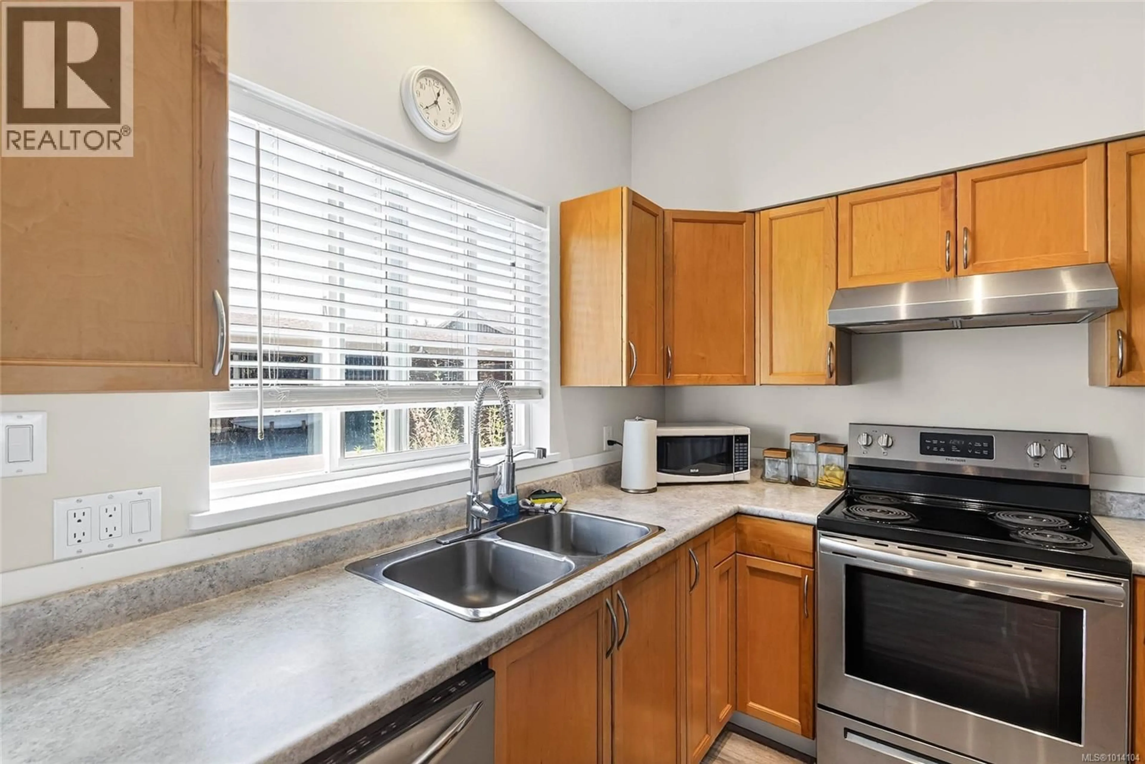 Standard kitchen, ceramic/tile floor for 5473 WOODLAND CRESCENT WEST, Port Alberni British Columbia V9Y9H1