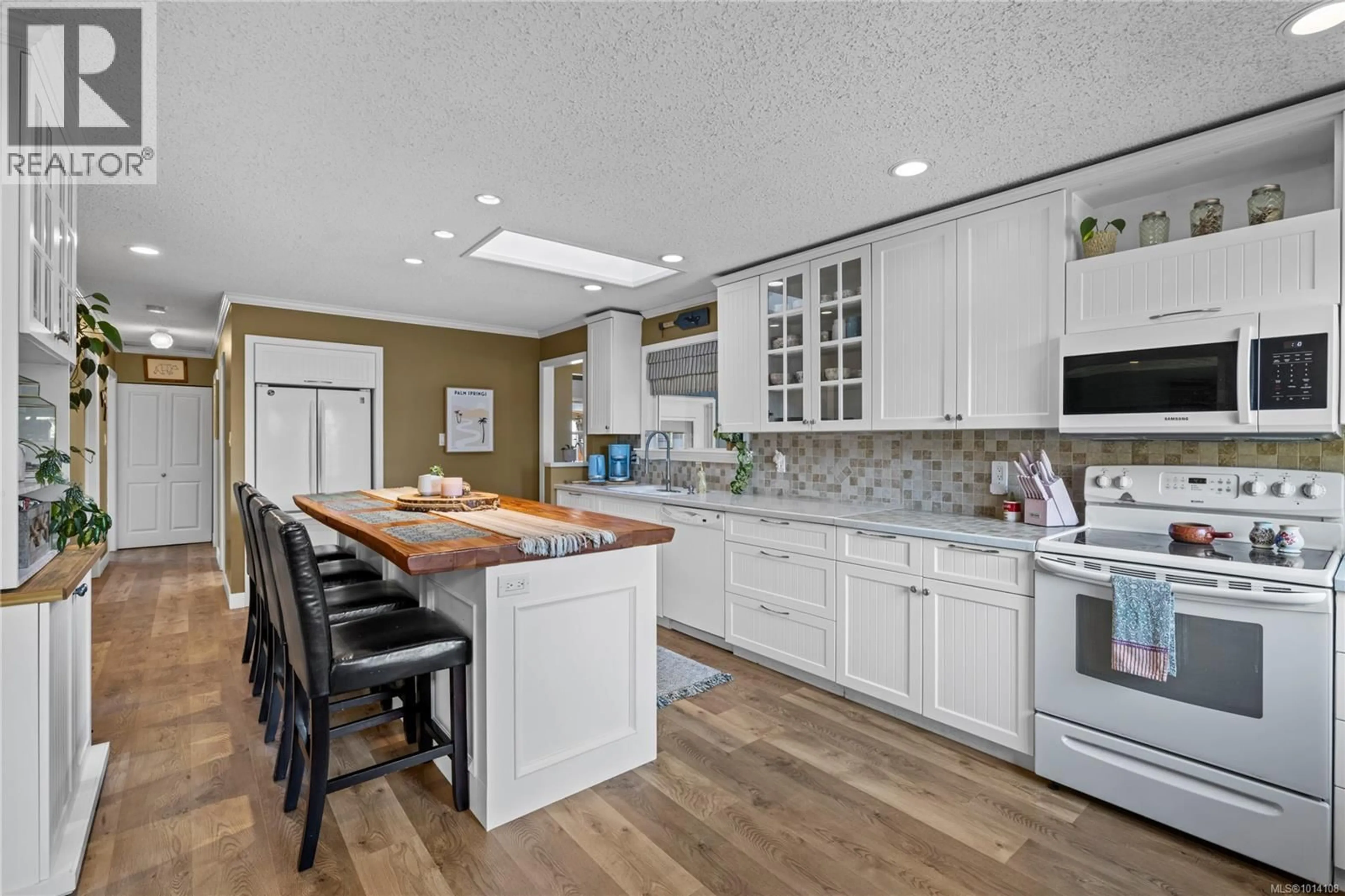 Open concept kitchen, ceramic/tile floor for 1470 MARINA WAY, Nanoose Bay British Columbia V9P9B6
