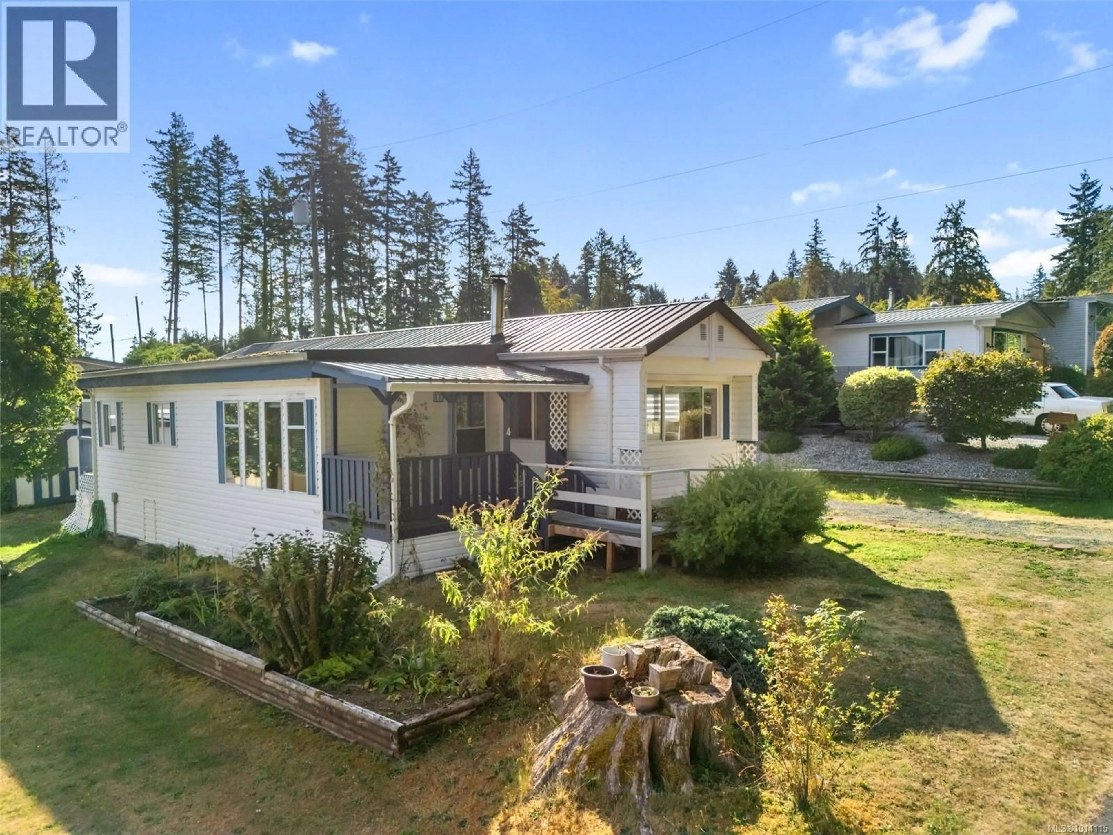A pic from outside/outdoor area/front of a property/back of a property/a pic from drone, unknown for 4 - 1265 CHERRY POINT ROAD, Cowichan Bay British Columbia V0R1N2