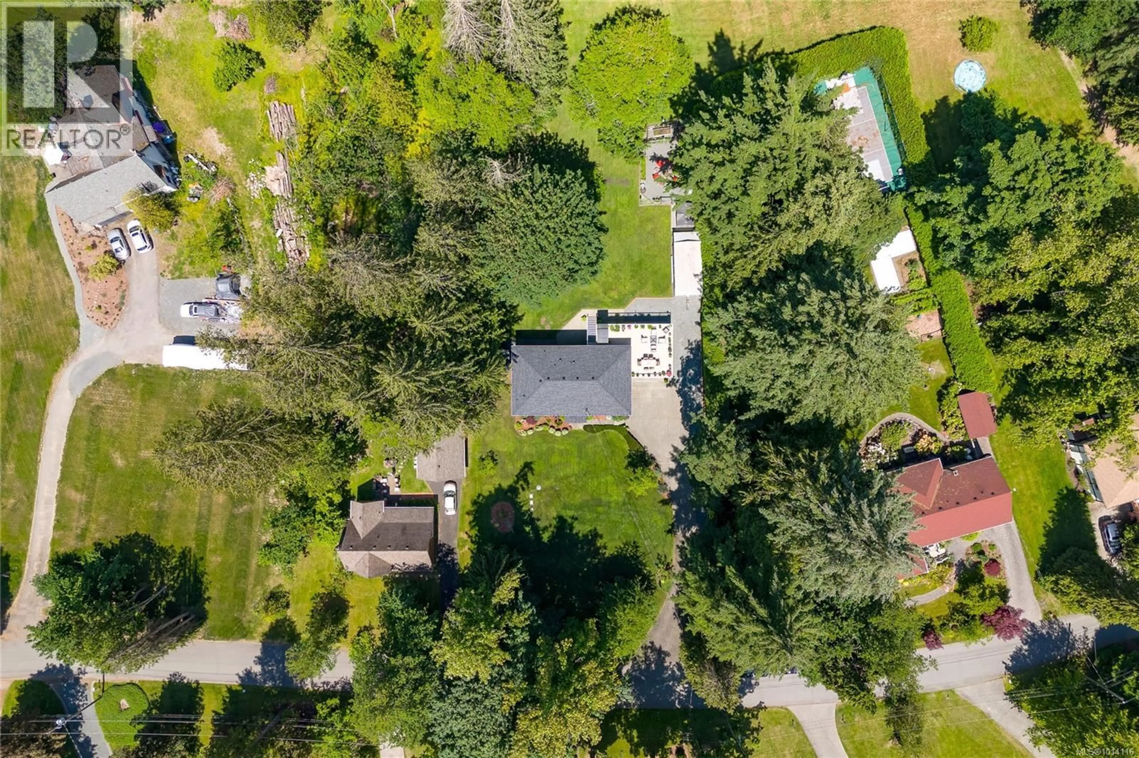 A pic from outside/outdoor area/front of a property/back of a property/a pic from drone, street for 4724 FAIRBRIDGE DRIVE, Duncan British Columbia V9L6N8