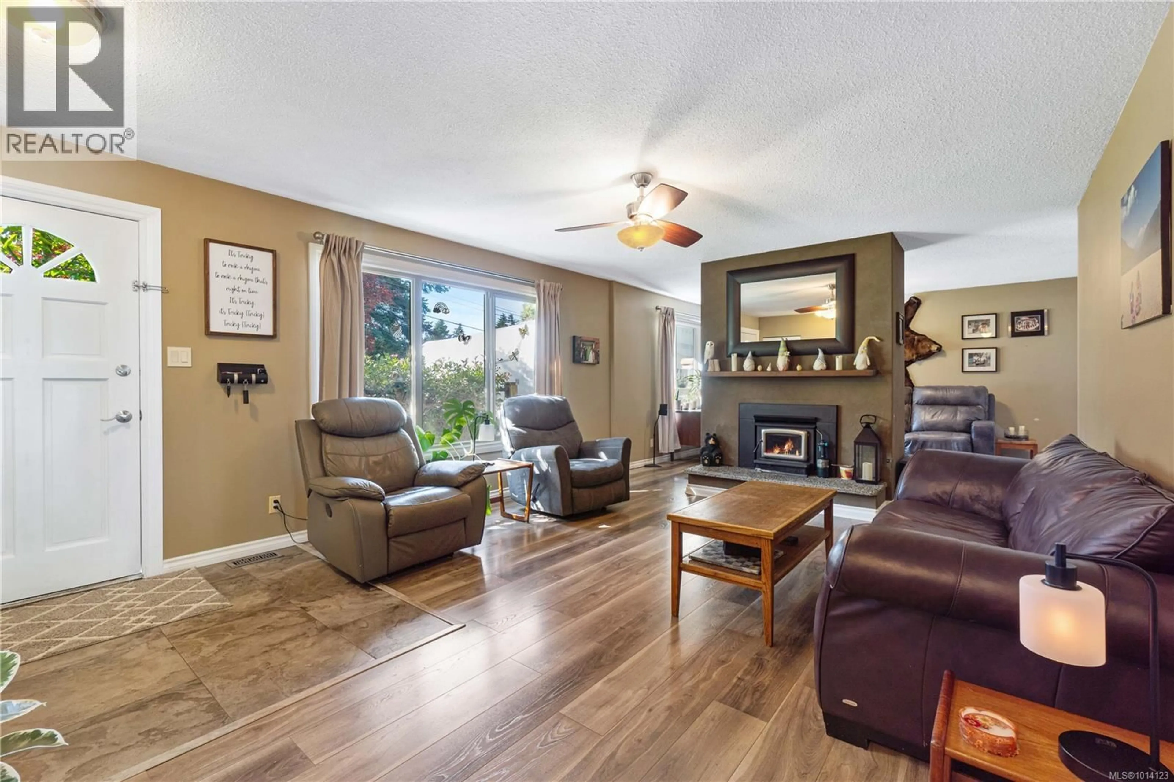 Living room with furniture, unknown for 5733 AMSTERDAM CRESCENT, Nanaimo British Columbia V9T2M8