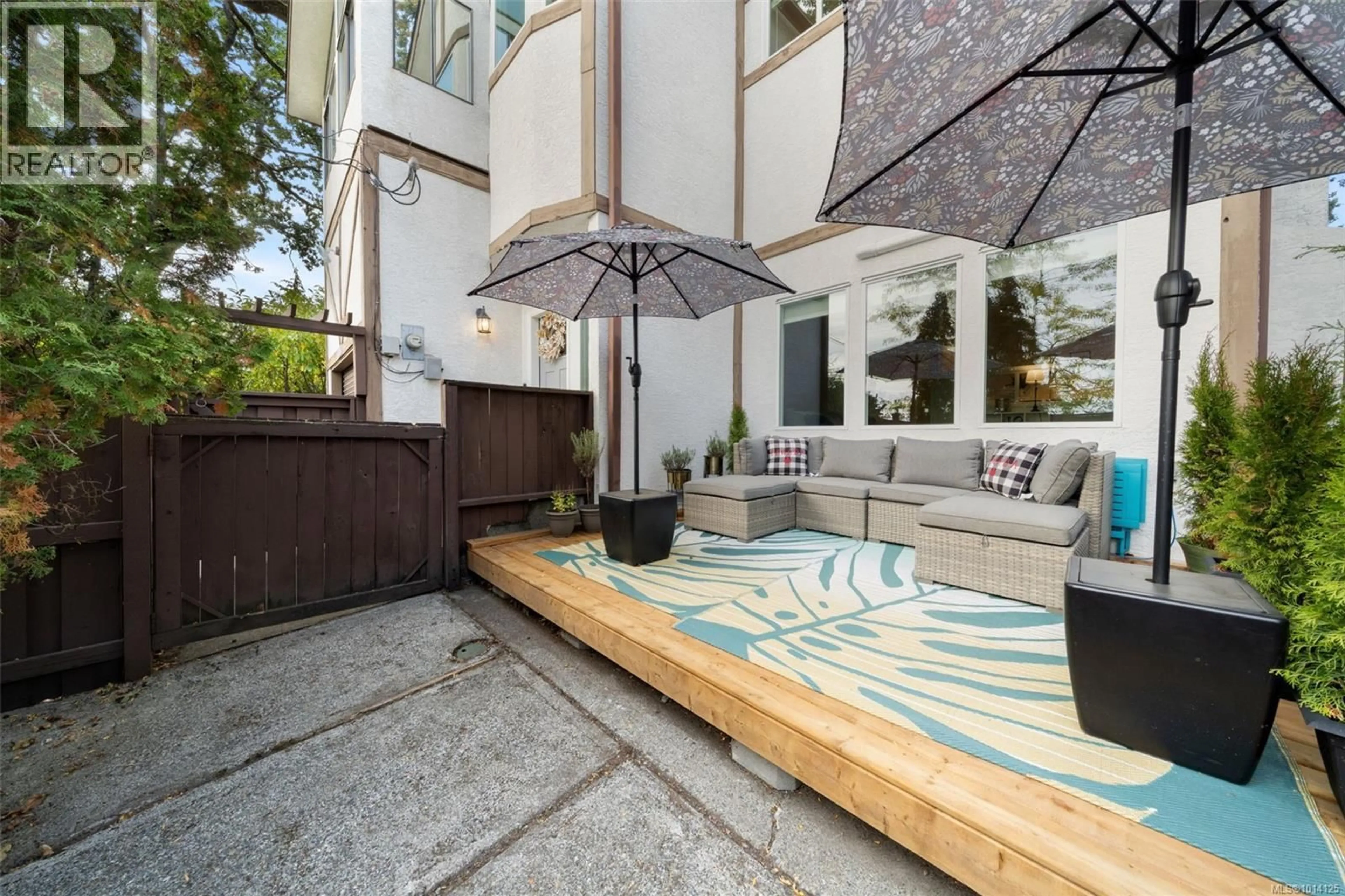 Patio, street for 1030 BURNSIDE ROAD WEST, Saanich British Columbia V8Z1N3