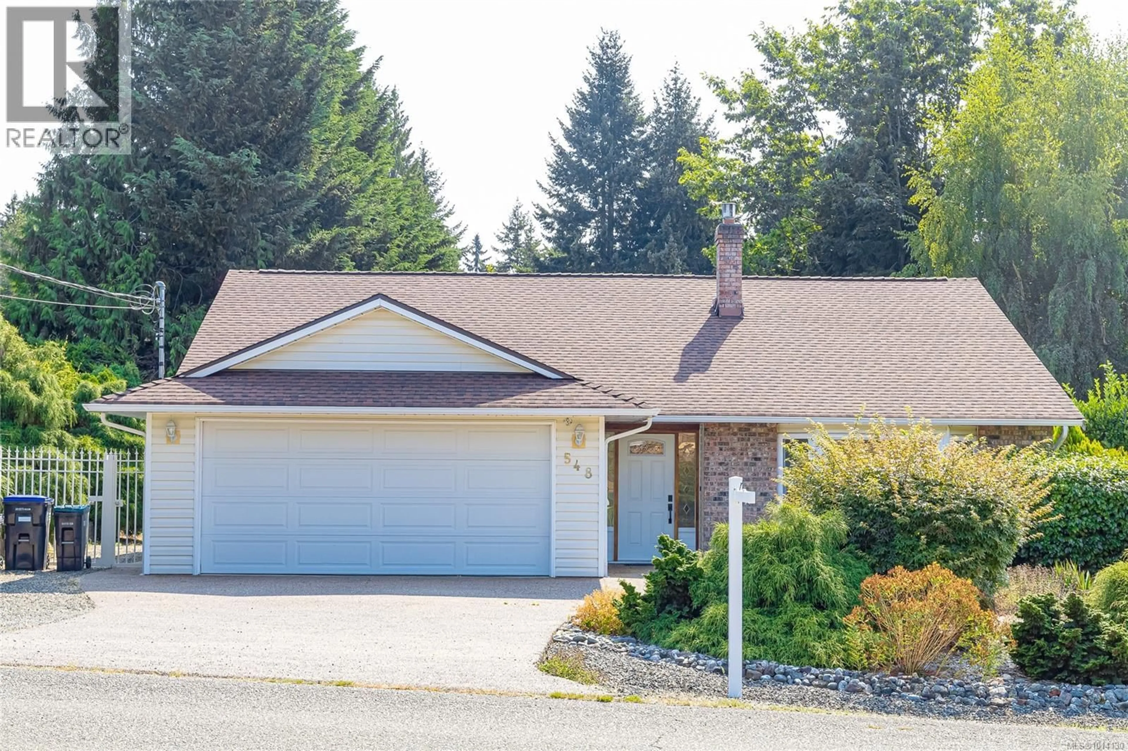 Home with vinyl exterior material, street for 548 HAWTHORNE DRIVE, Qualicum Beach British Columbia V9K1A5