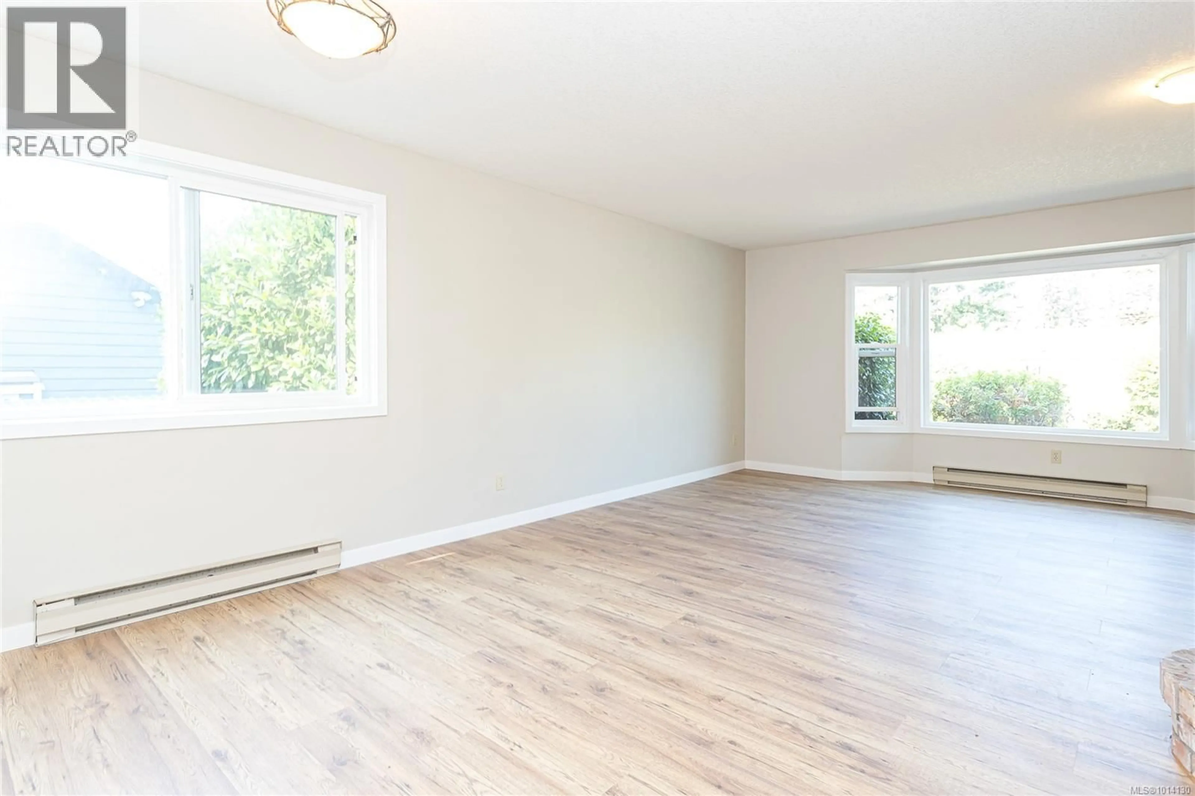 A pic of a room for 548 HAWTHORNE DRIVE, Qualicum Beach British Columbia V9K1A5