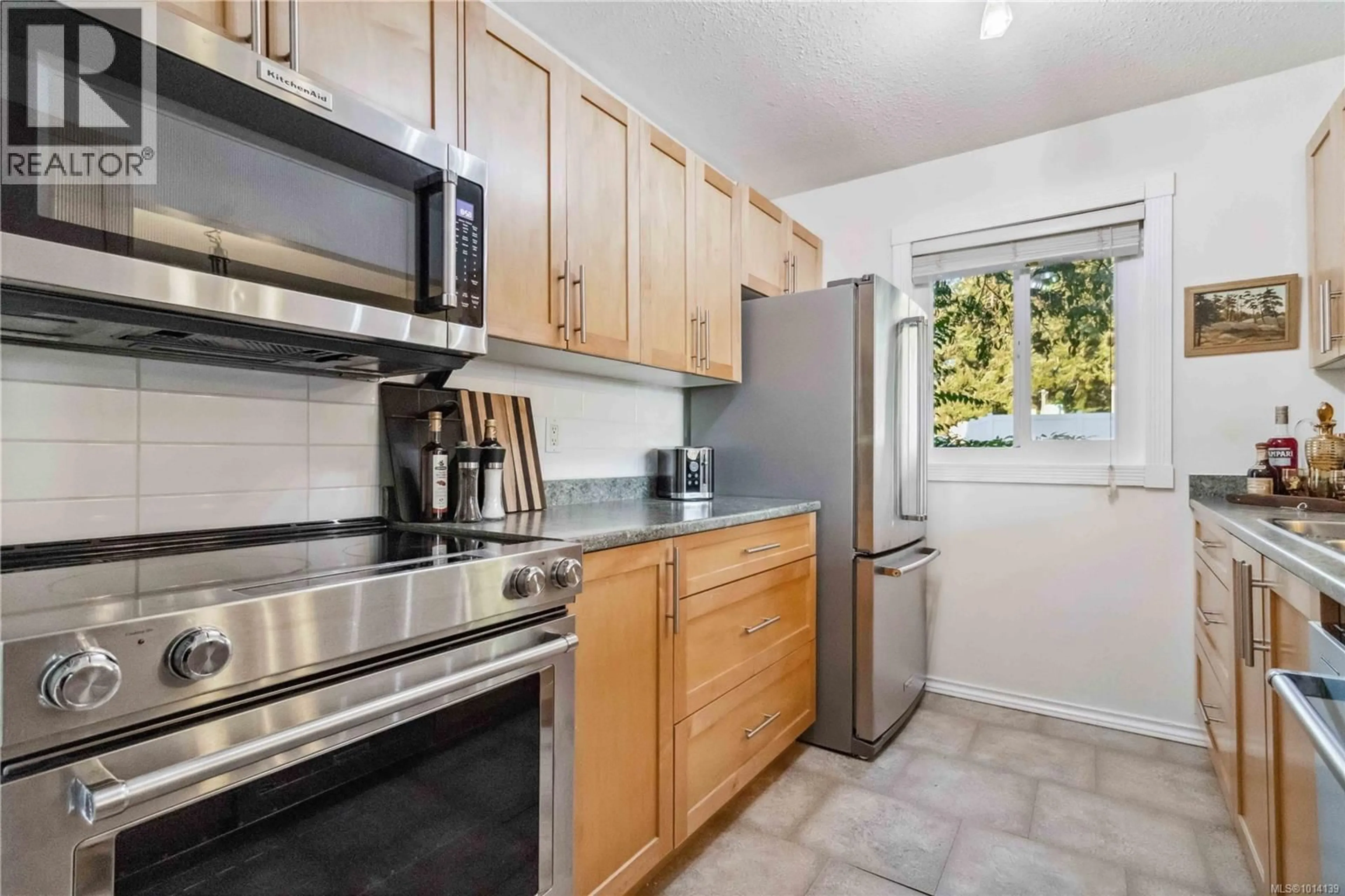 Standard kitchen, unknown for 101 - 1991 KALTASIN ROAD, Sooke British Columbia V9Z0B7