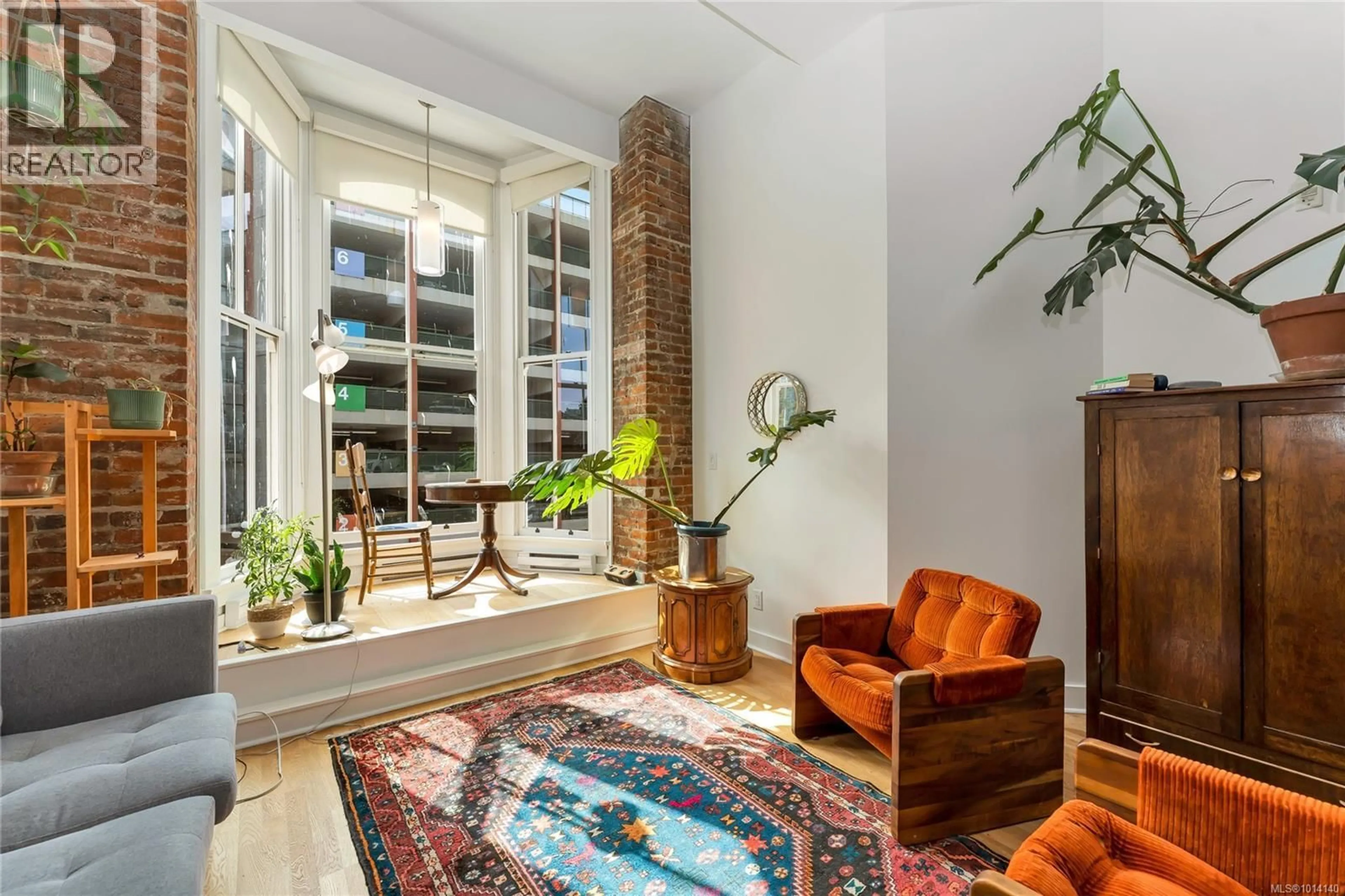 Indoor entryway for 203 - 562 YATES STREET, Victoria British Columbia V8W1K8