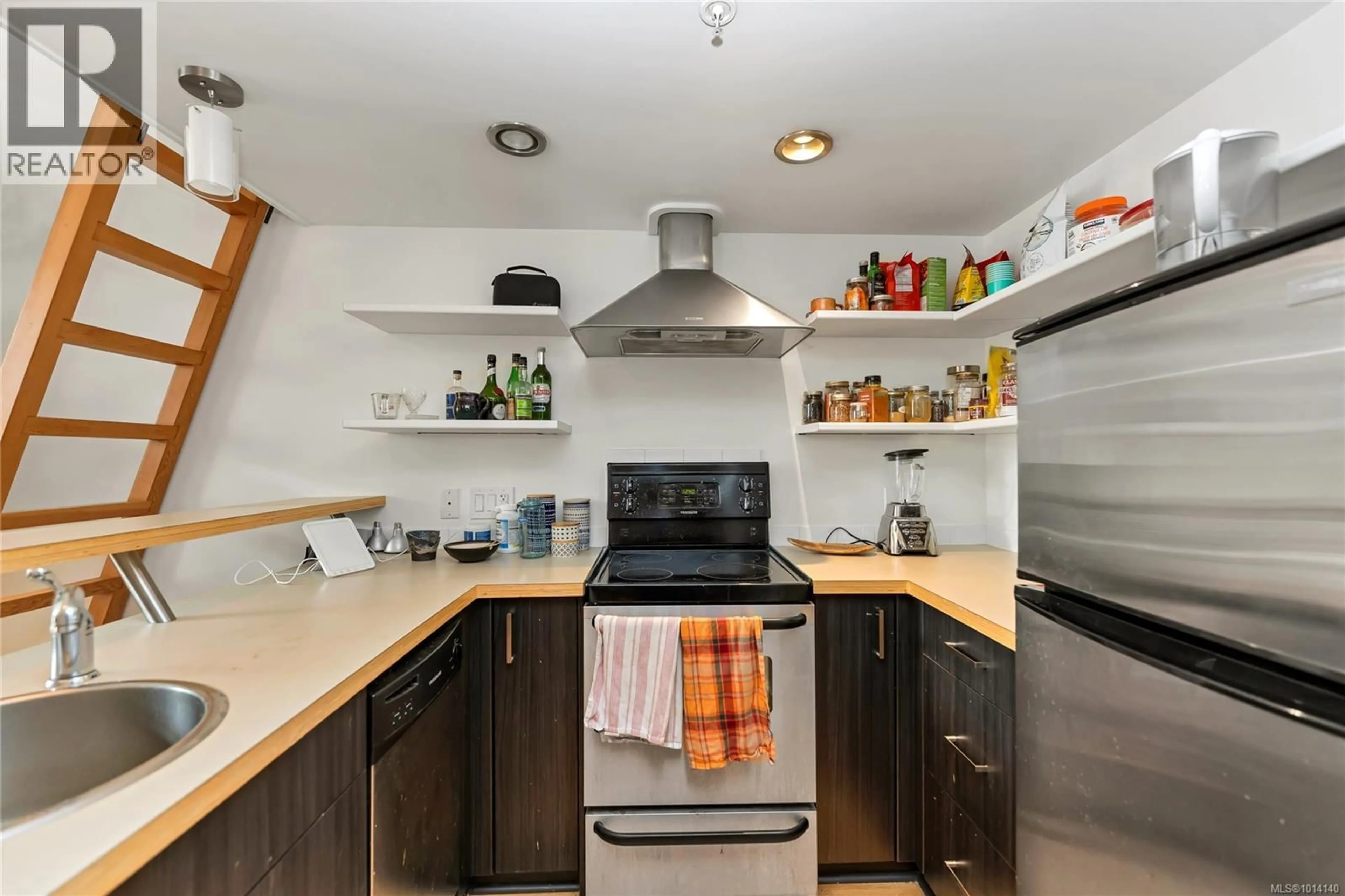 Unknown for 203 - 562 YATES STREET, Victoria British Columbia V8W1K8