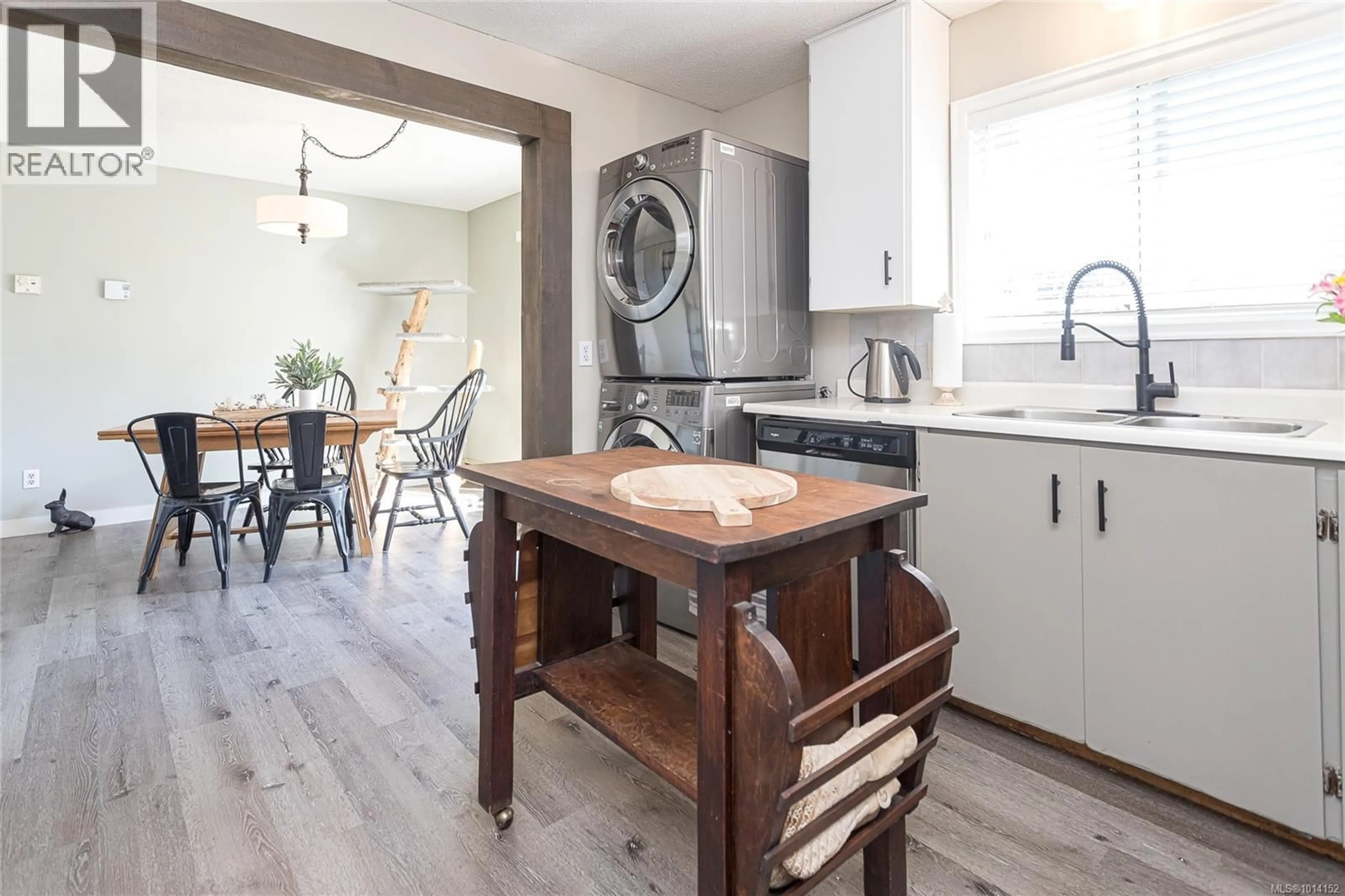 Open concept kitchen, wood/laminate floor for 9265 CHEMAINUS ROAD, Chemainus British Columbia V0R1K5