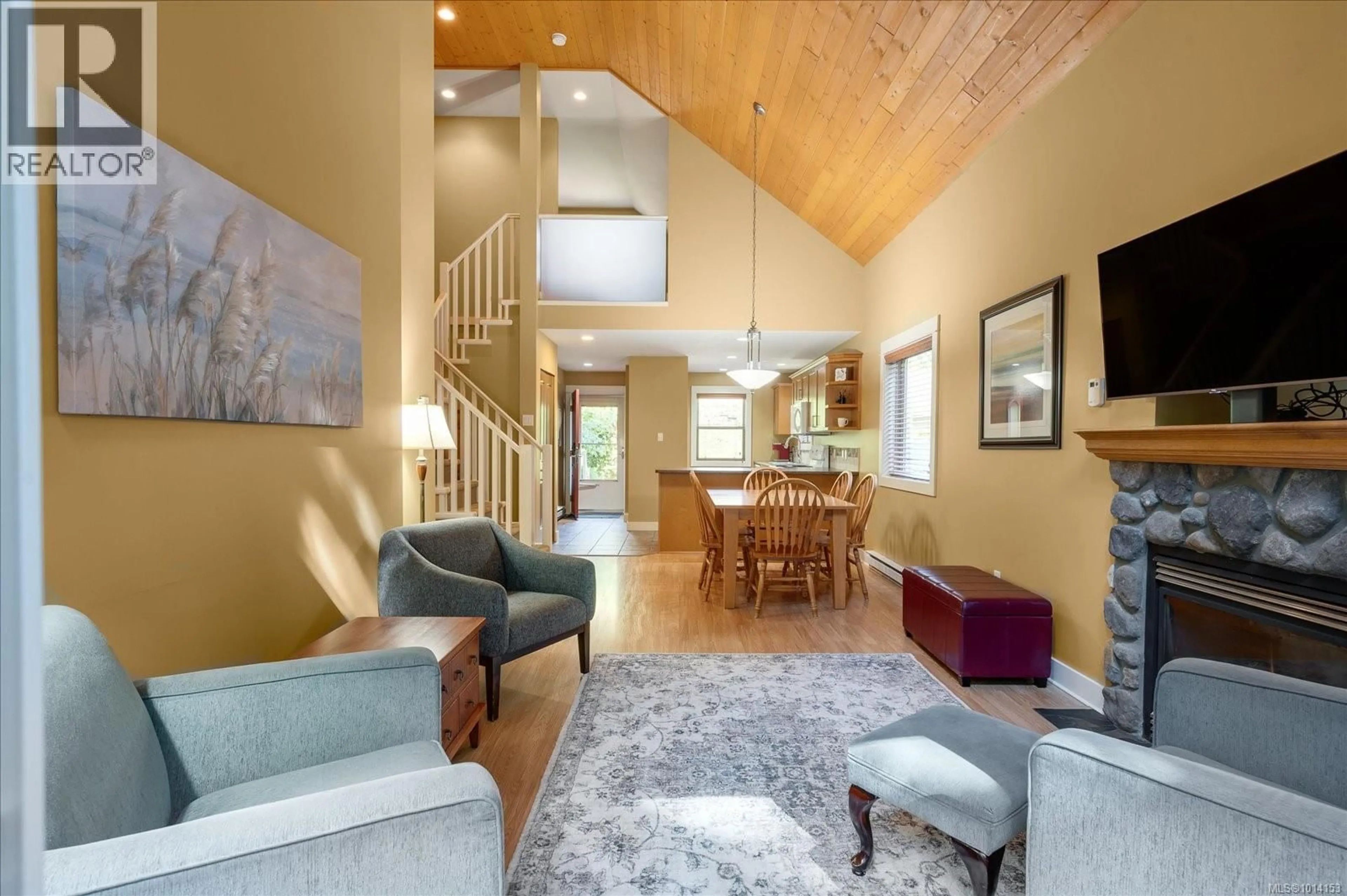 Living room with furniture, unknown for 141 - 1080 RESORT DRIVE, Parksville British Columbia V9P2E3