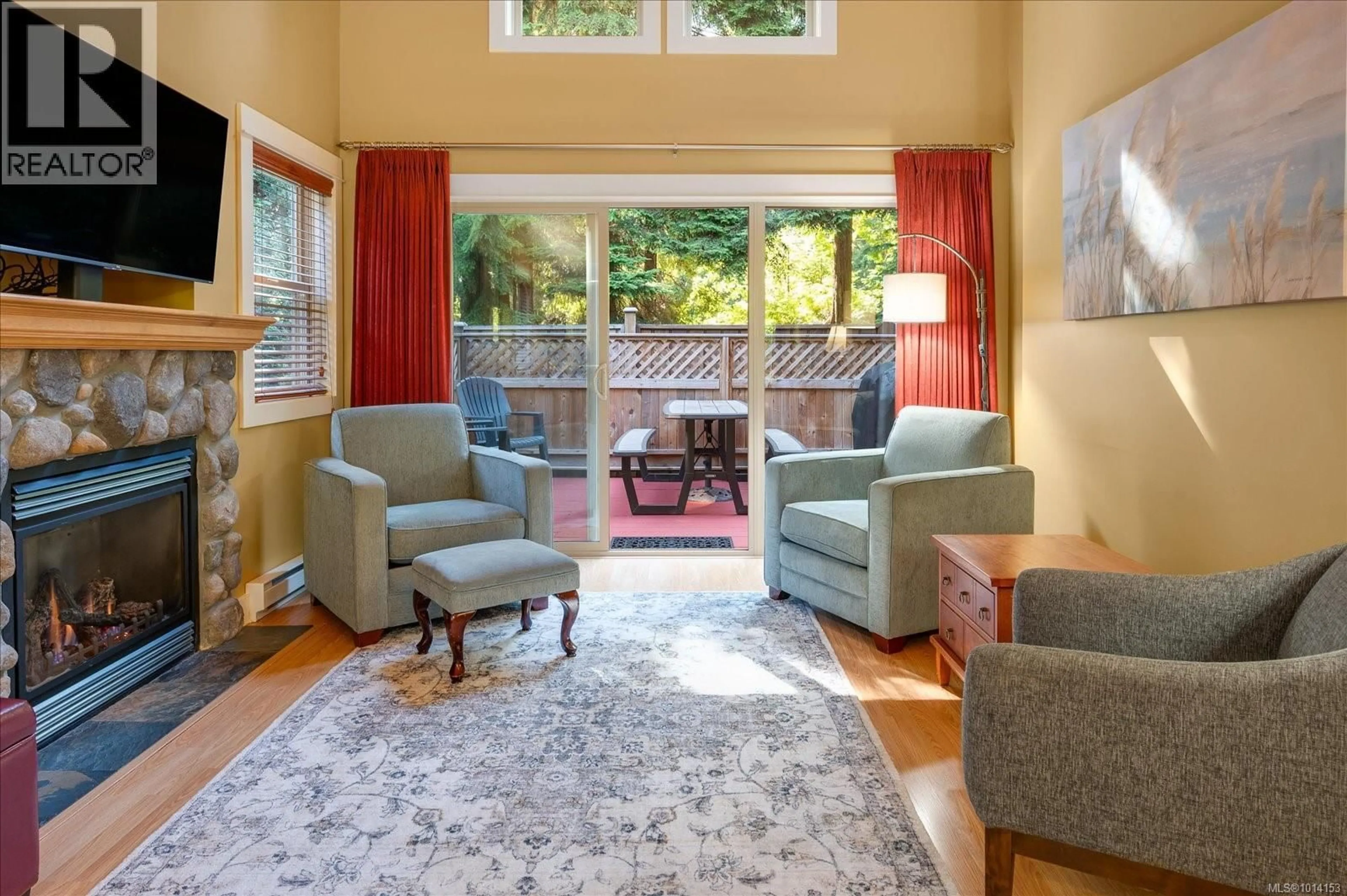 Living room with furniture, unknown for 141 - 1080 RESORT DRIVE, Parksville British Columbia V9P2E3
