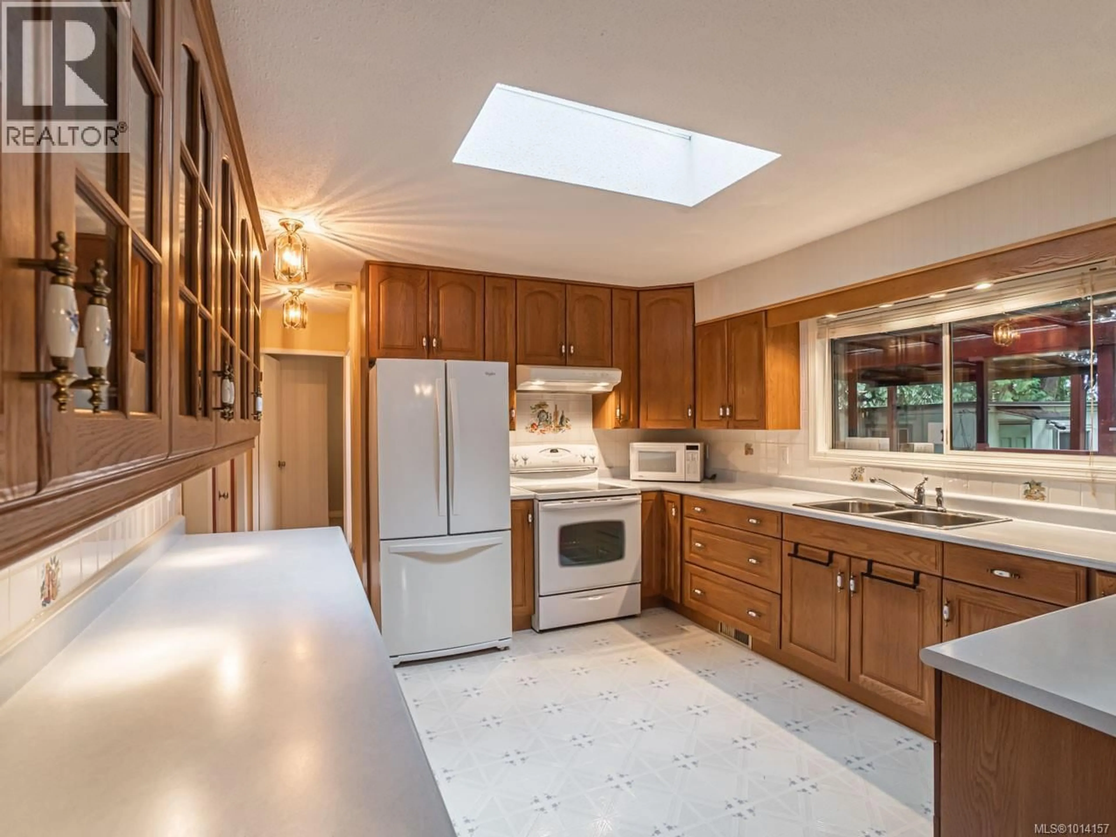 Open concept kitchen, ceramic/tile floor for 5515 TURNER ROAD, Nanaimo British Columbia V9T5M4