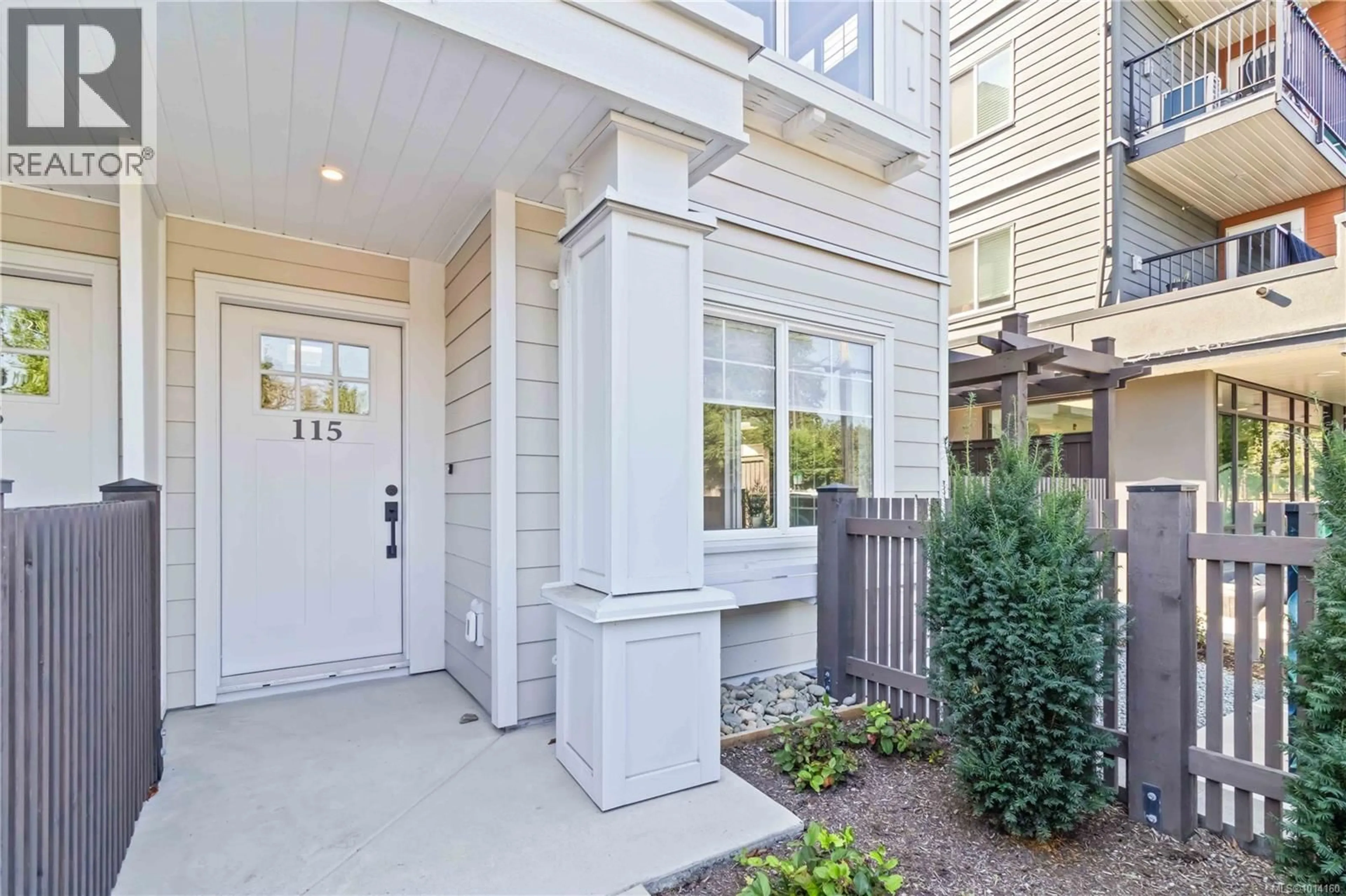 Indoor entryway for 115 - 3210 GLENDALE PLACE, Langford British Columbia V9B7B3